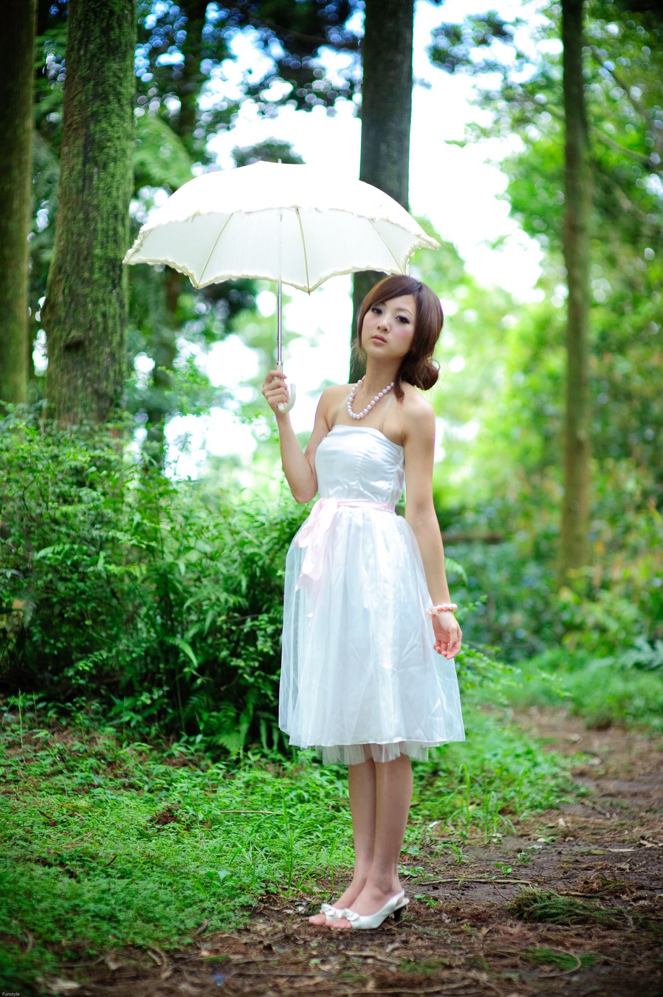 果子MM/Mikako《白色圓舞曲 + 黑色執念》外拍-图39