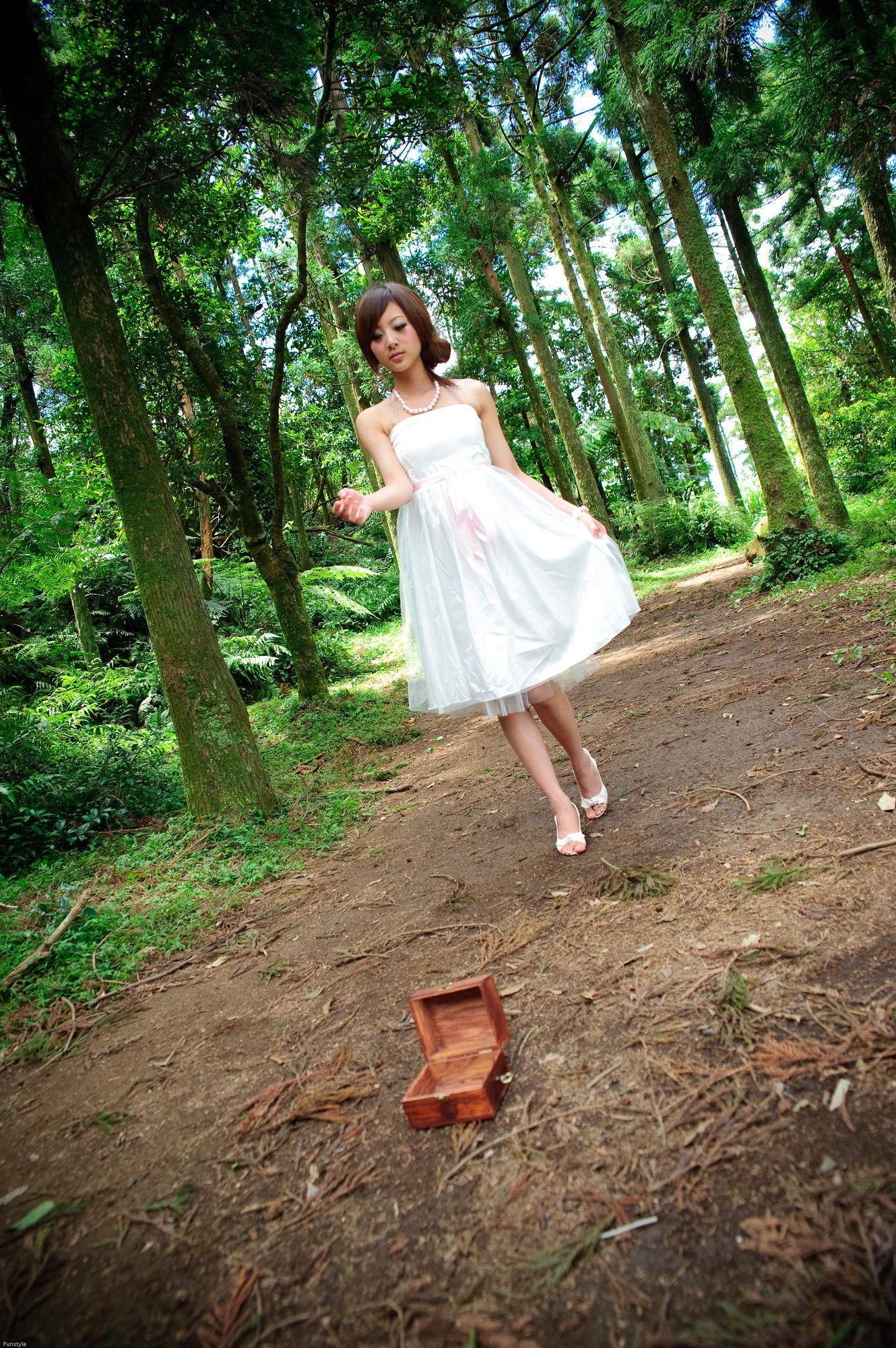 果子MM/Mikako《白色圓舞曲 + 黑色執念》外拍-图50