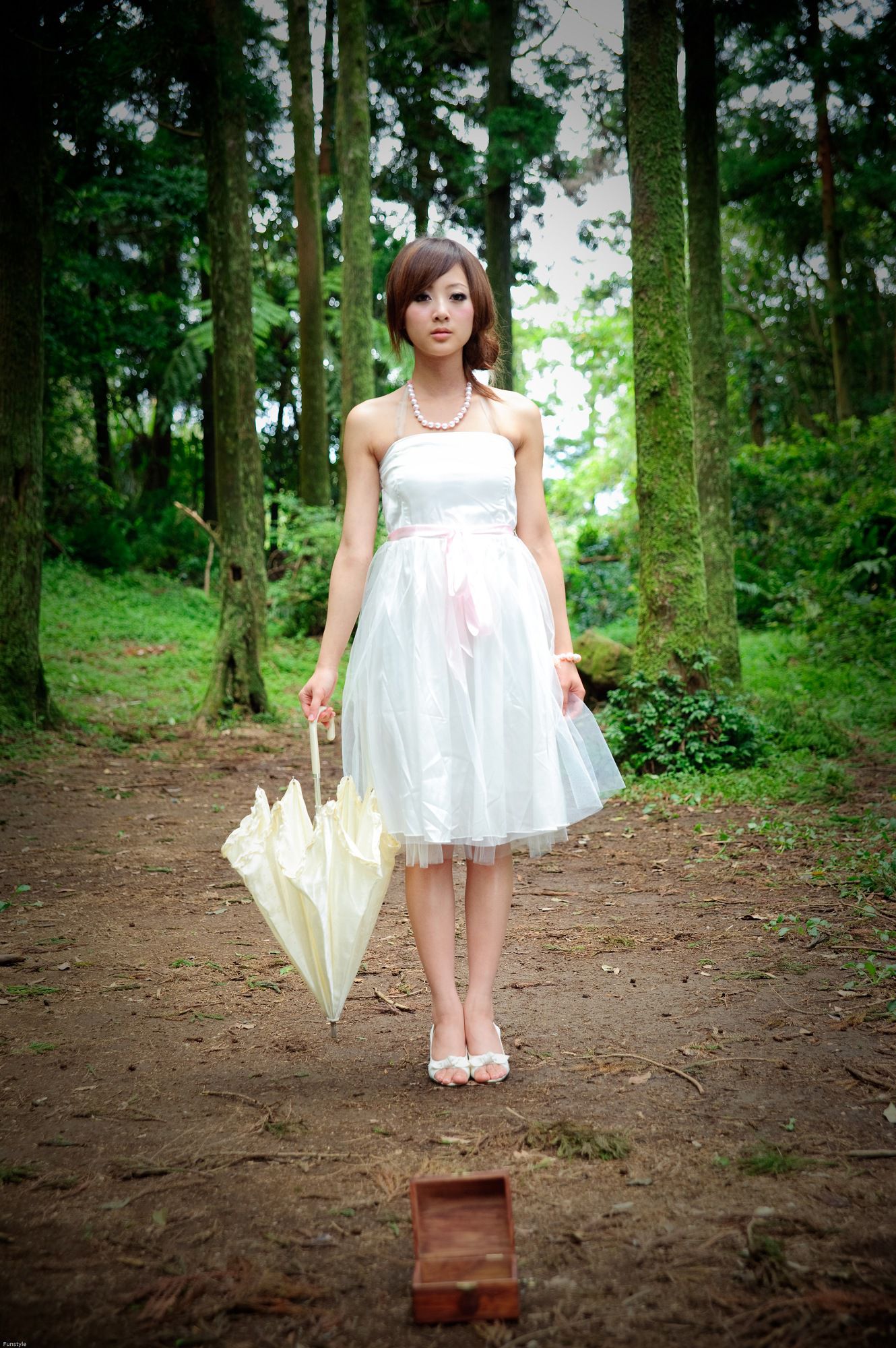 果子MM/Mikako《白色圓舞曲 + 黑色執念》外拍-图51