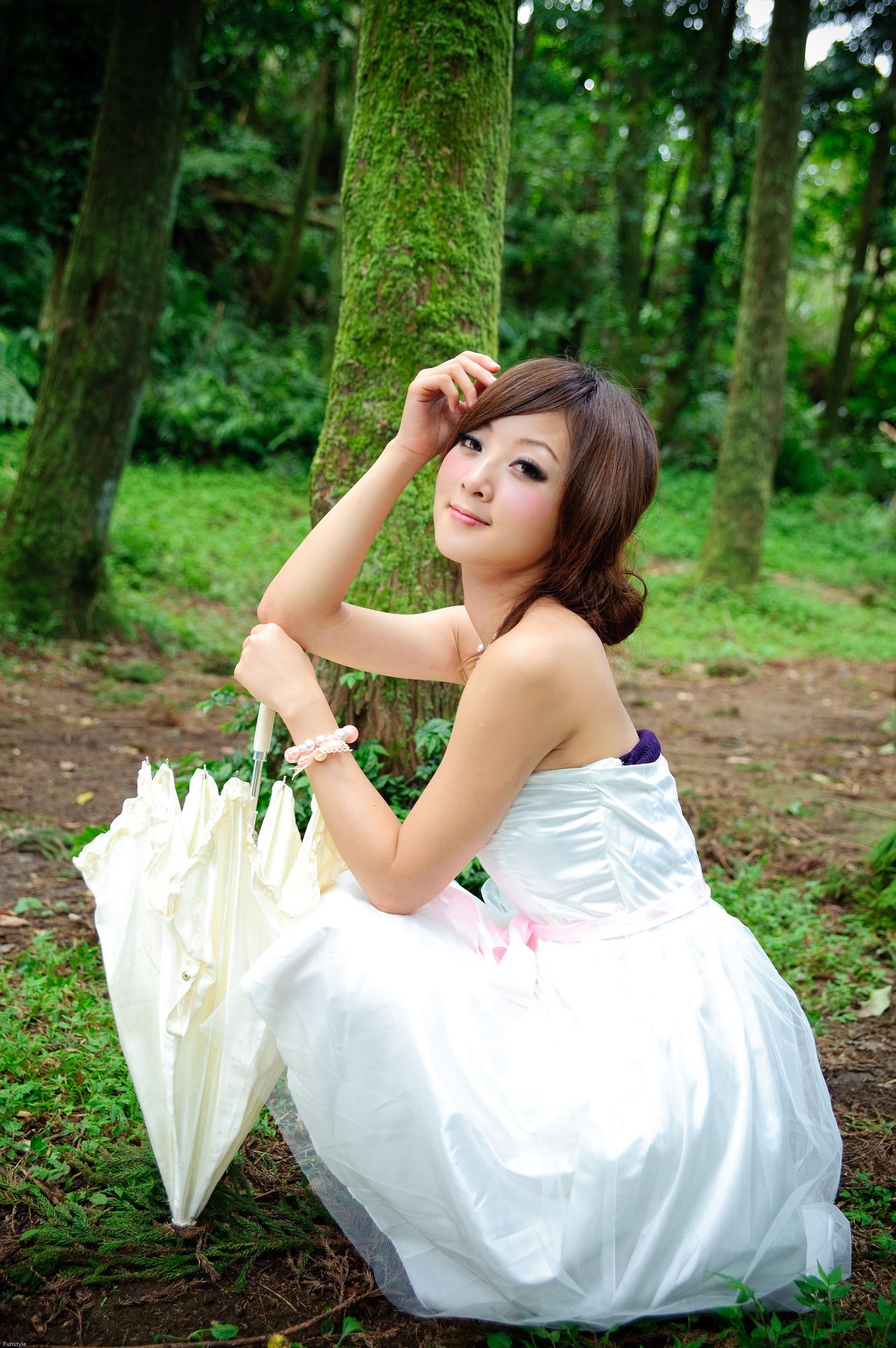 果子MM/Mikako《白色圓舞曲 + 黑色執念》外拍-图54