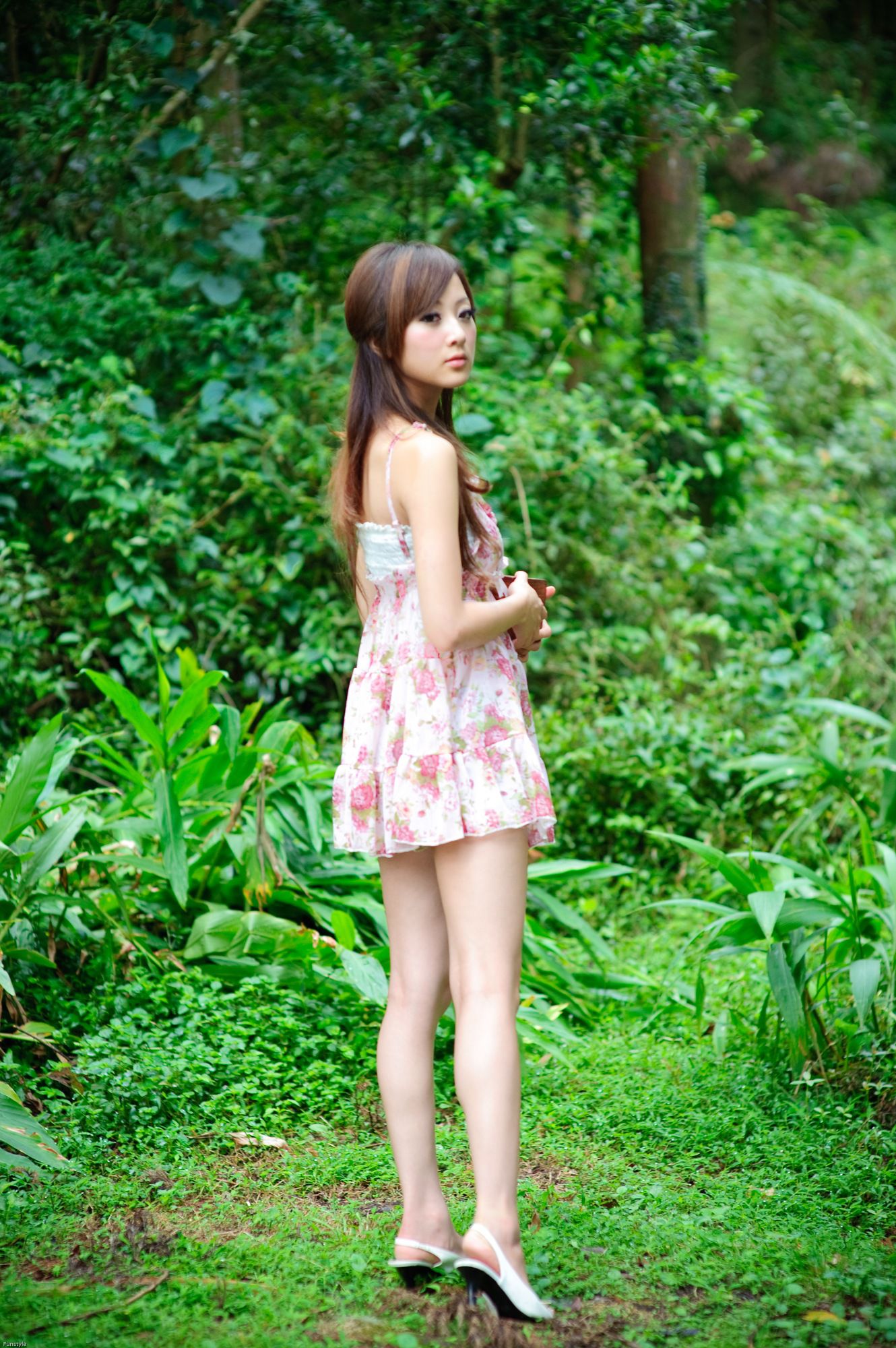 果子MM/Mikako《白色圓舞曲 + 黑色執念》外拍-图5