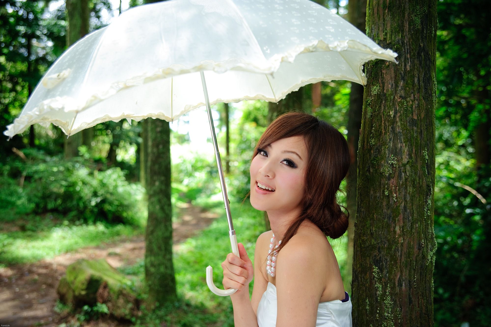 果子MM/Mikako《白色圓舞曲 + 黑色執念》外拍-图60