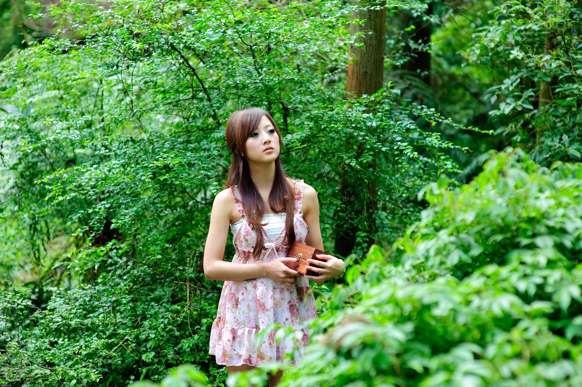 果子MM/Mikako《白色圓舞曲 + 黑色執念》外拍-图8