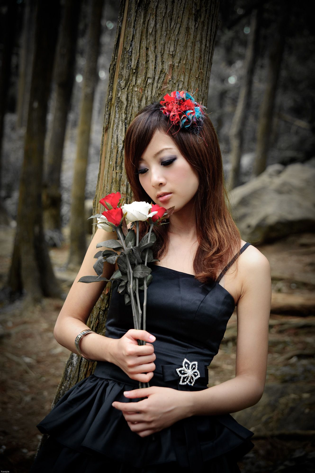 果子MM/Mikako《白色圓舞曲 + 黑色執念》外拍-图91