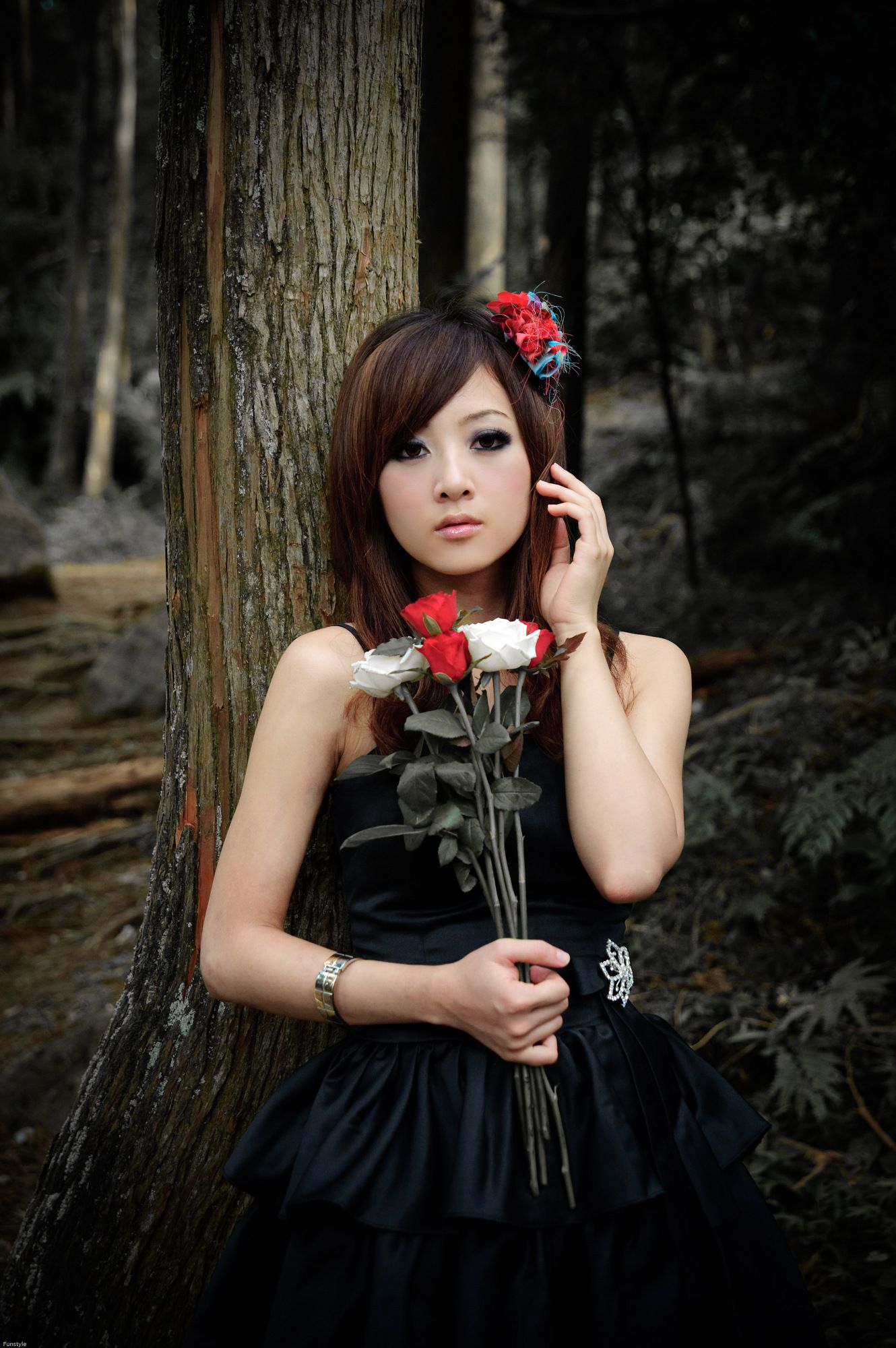 果子MM/Mikako《白色圓舞曲 + 黑色執念》外拍-图92