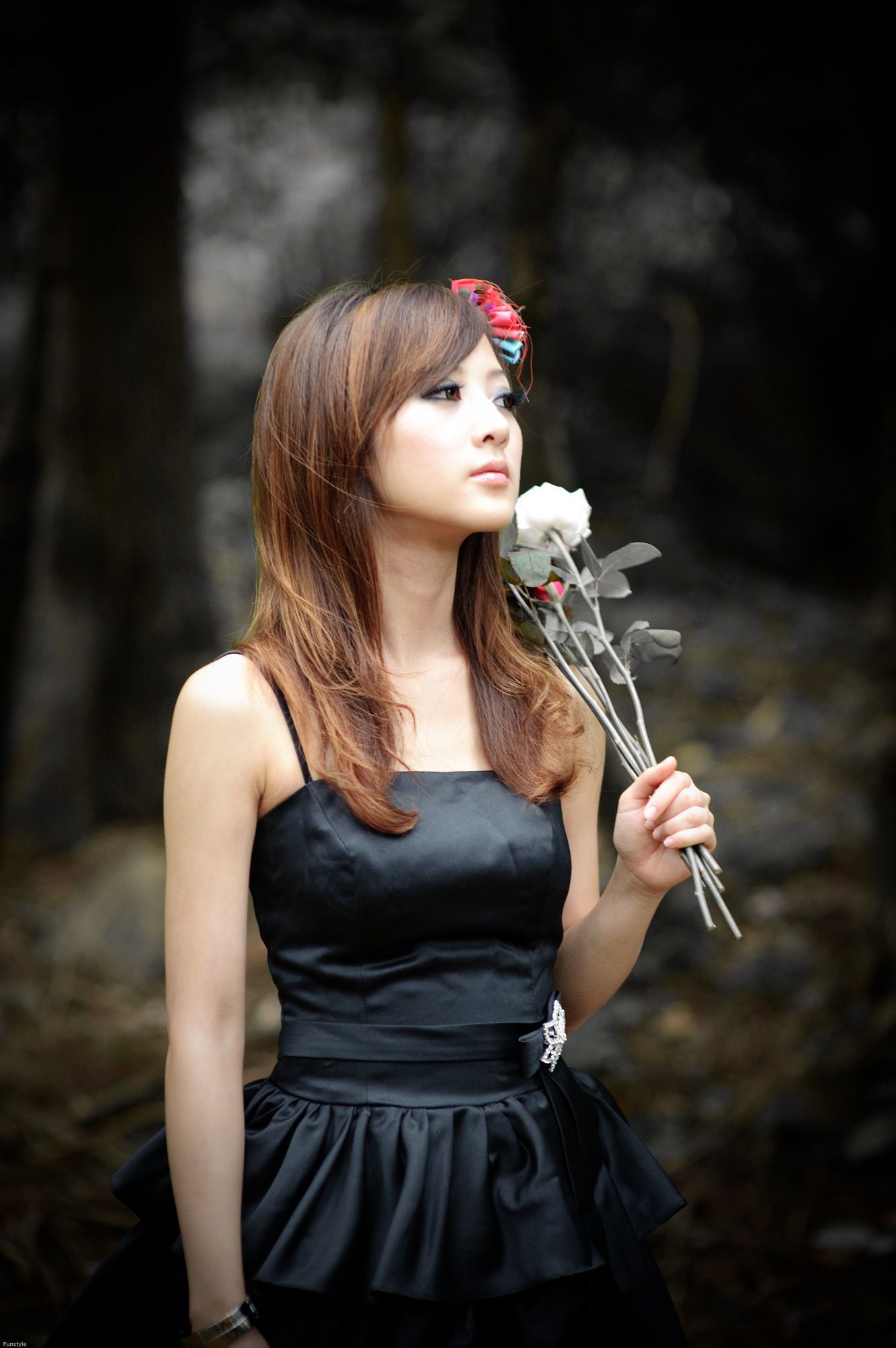 果子MM/Mikako《白色圓舞曲 + 黑色執念》外拍-图94