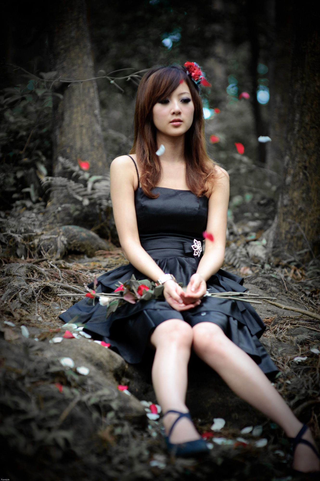 果子MM/Mikako《白色圓舞曲 + 黑色執念》外拍-图96