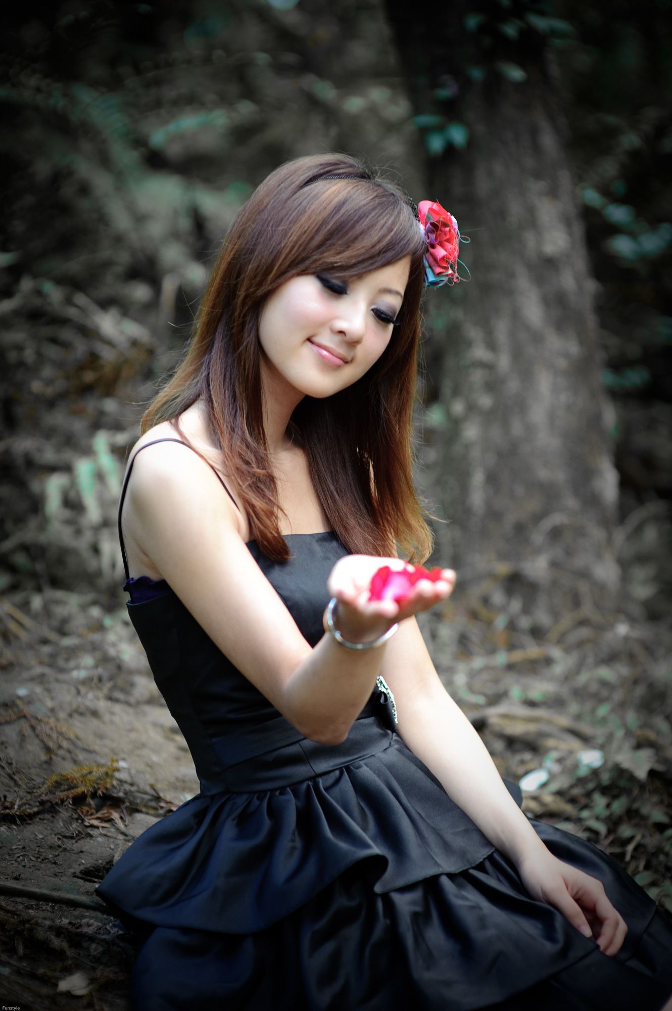 果子MM/Mikako《白色圓舞曲 + 黑色執念》外拍-图97