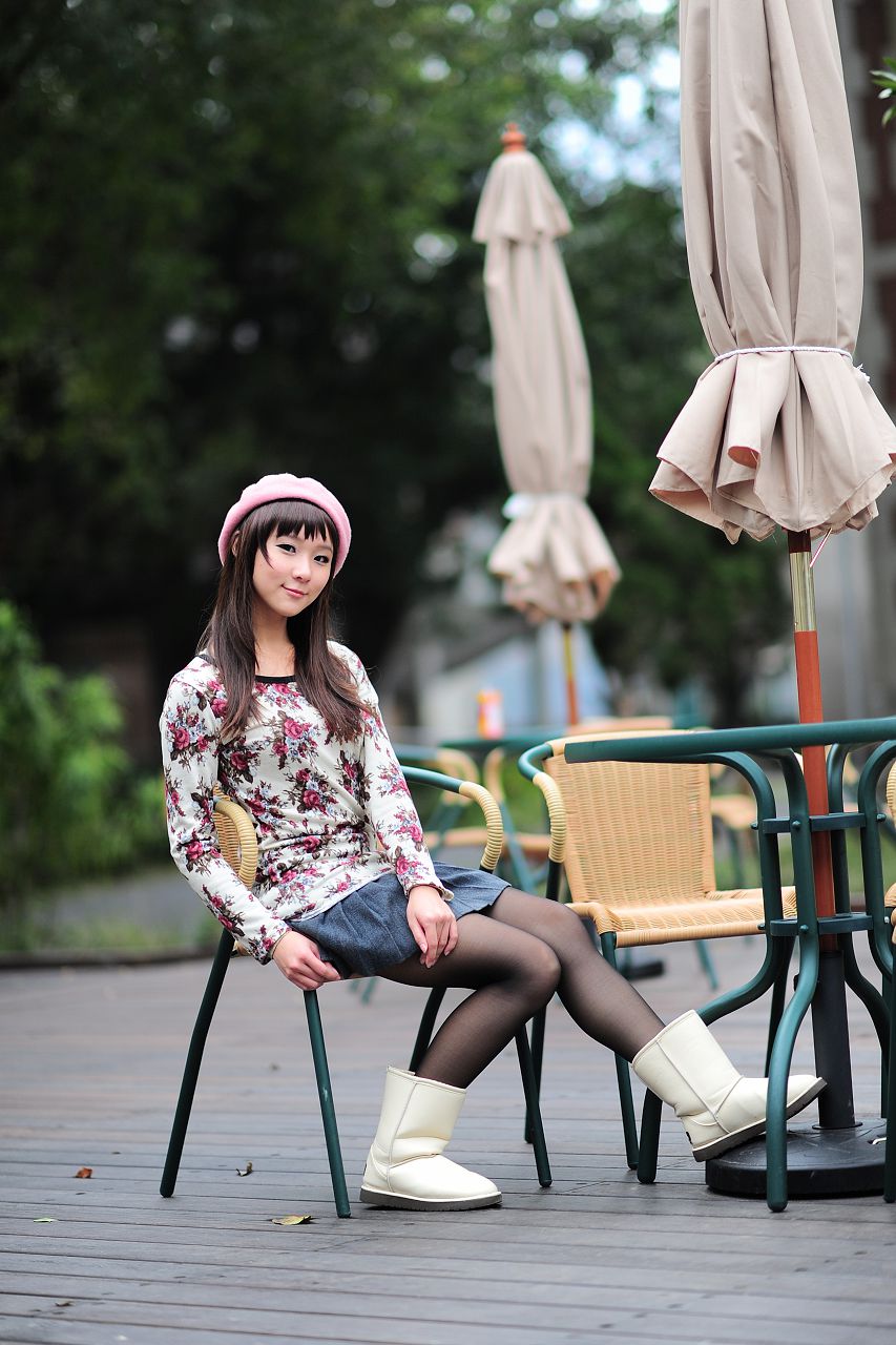 台湾黑丝芭比娃娃美女外拍-图0