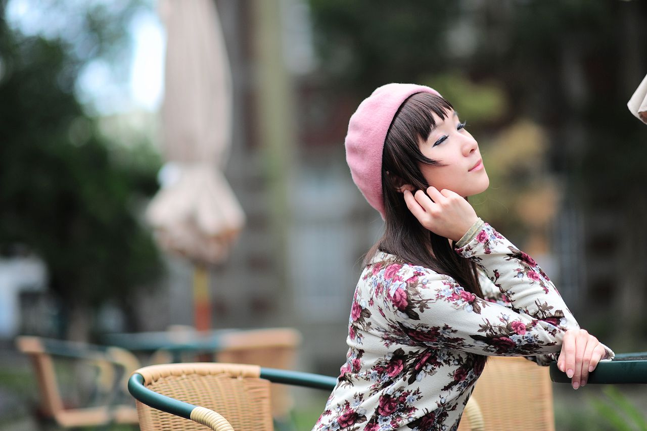 台湾黑丝芭比娃娃美女外拍-图1