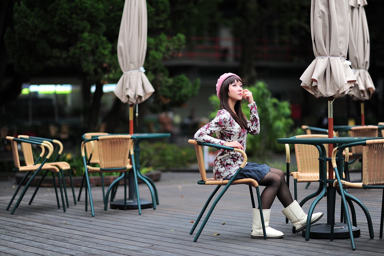 台湾黑丝芭比娃娃美女外拍-图3