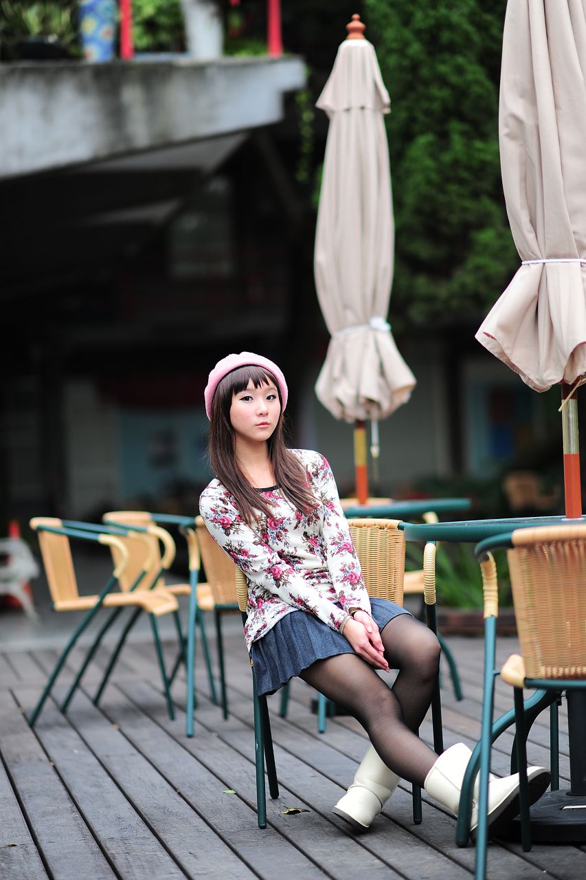 台湾黑丝芭比娃娃美女外拍-图4