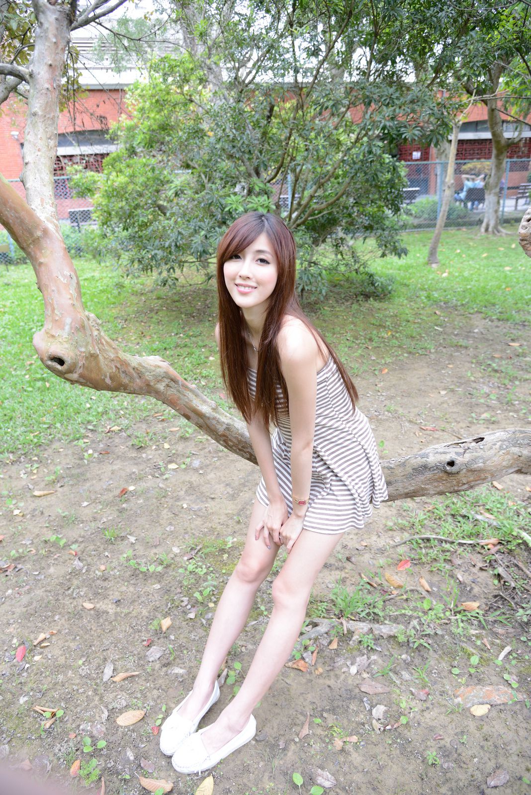 廖挺伶/Kila晶晶《齐B超短裙系列》外拍-图0