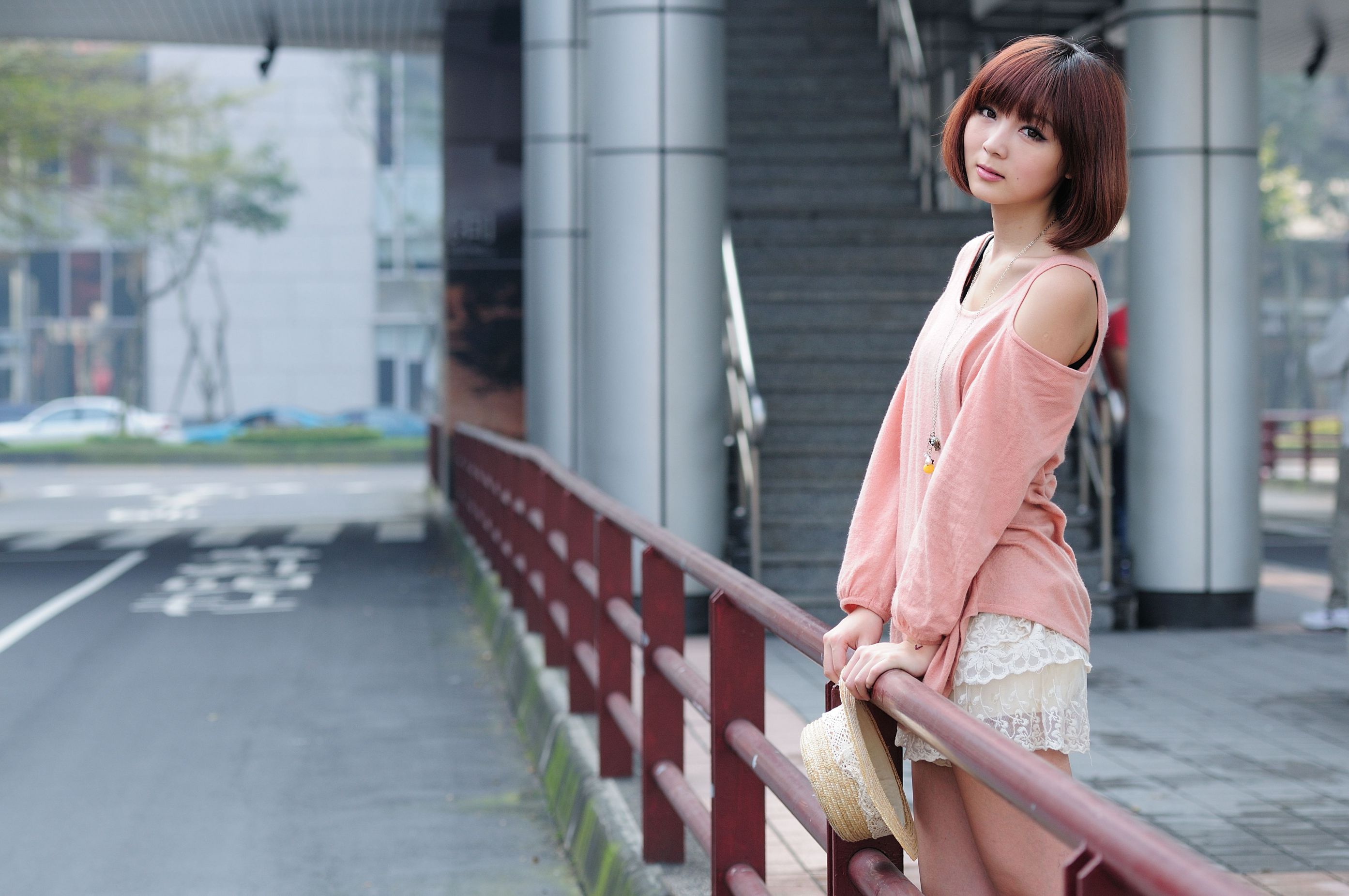 短发美女小猪patty《2组小清新街拍》-图1