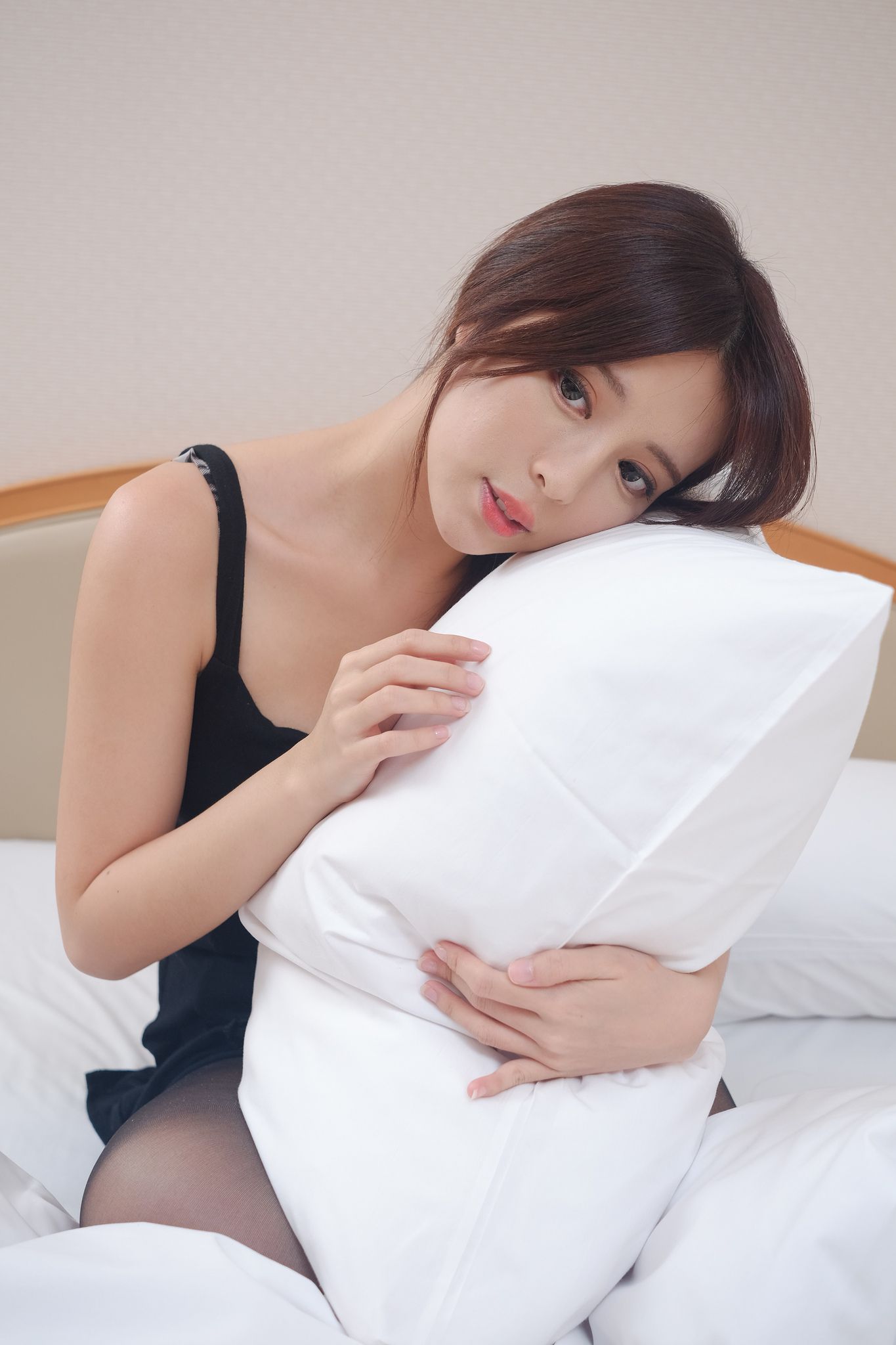 网红嫩模张齐郡JULIE《甜美吊带女神》-图31