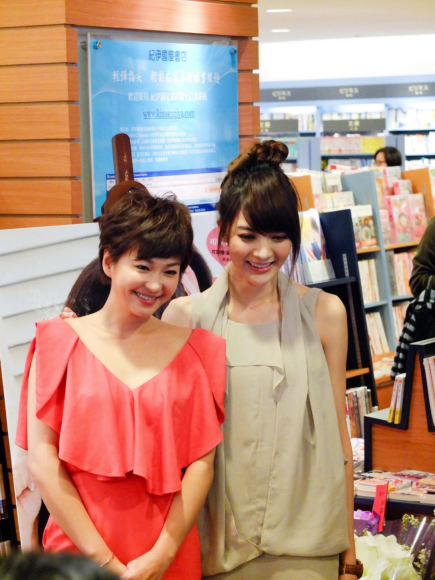 果子MM/张允霏《妝漂亮 簽書會》高清活动图片-图1