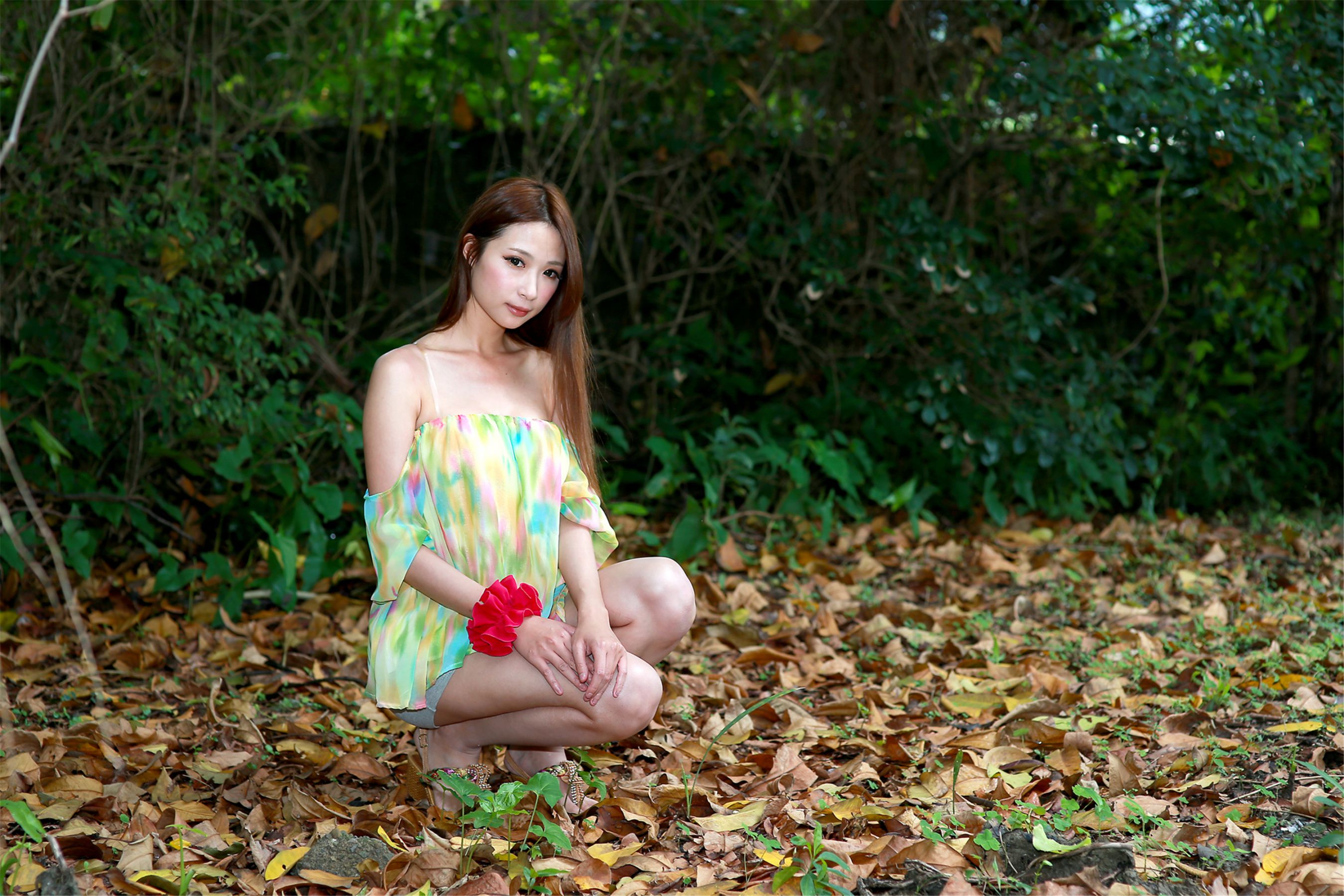 台湾妹子林小芭《春游踏青外拍》-图0