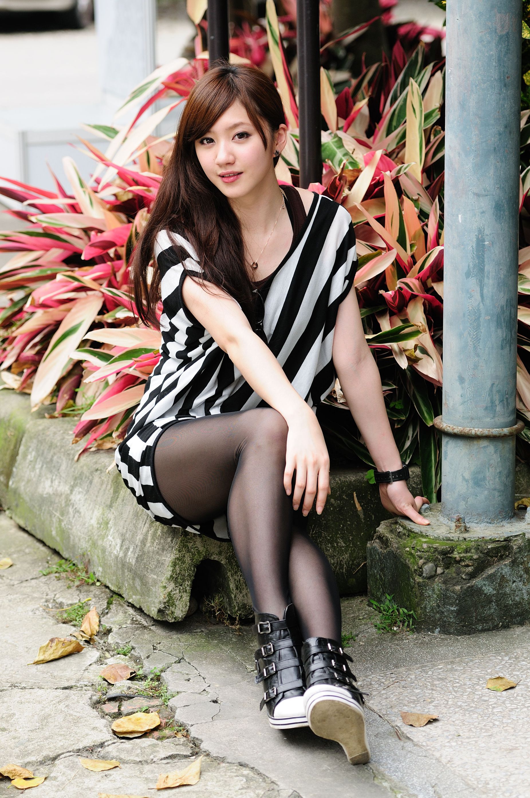 台湾美少女小雅《黑丝正妹街拍》-图10