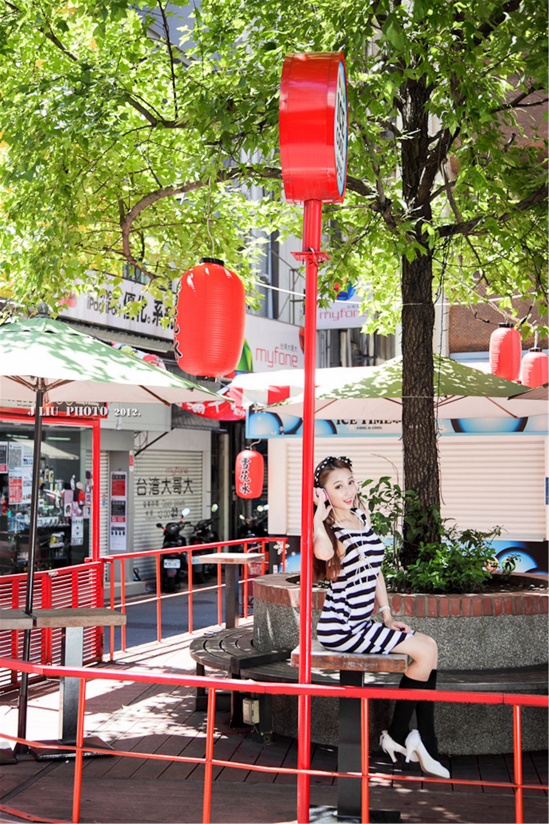 台湾妹子Barbie《西門街拍》-图2