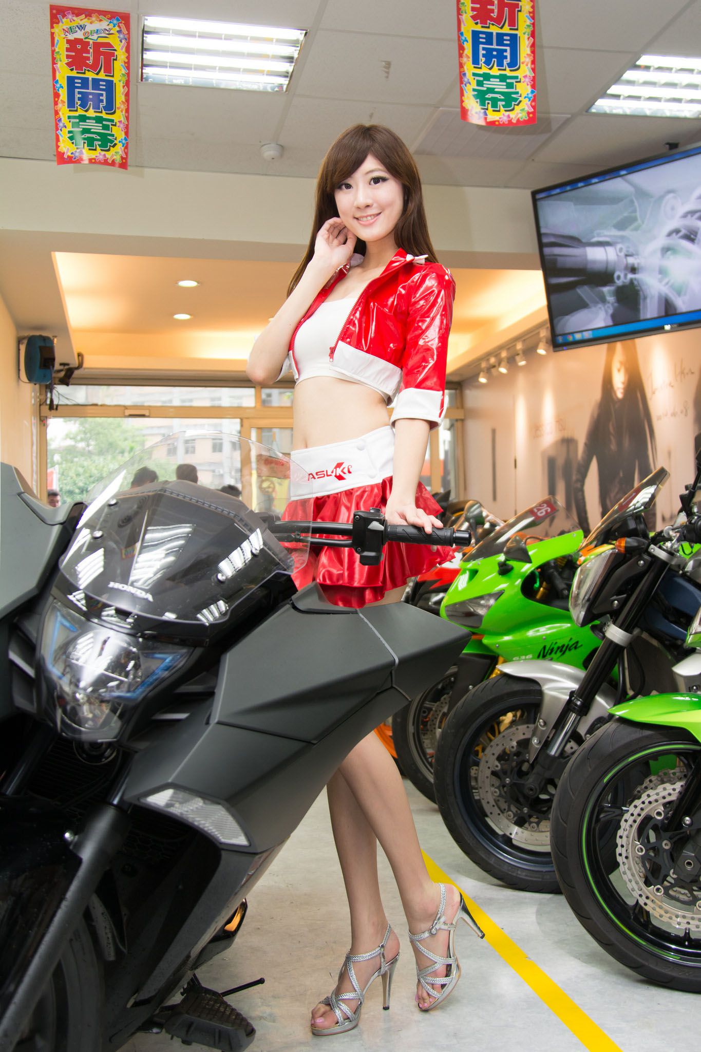 台湾美女Queena林茉晶《制服诱惑》写真图片合集-图49