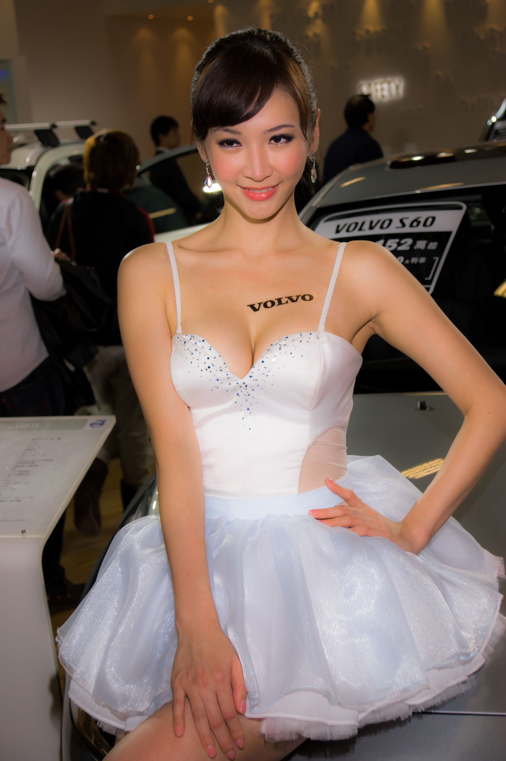 Mia魏靖軒《VOLVO车展美乳系列》高清套图-图1