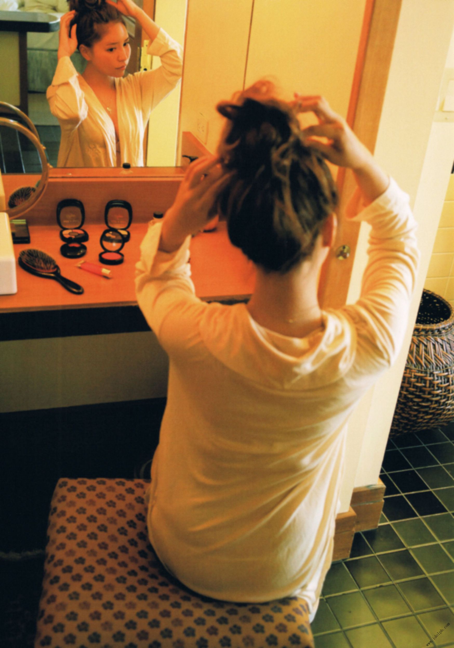 河西智美《灼けた》-图1