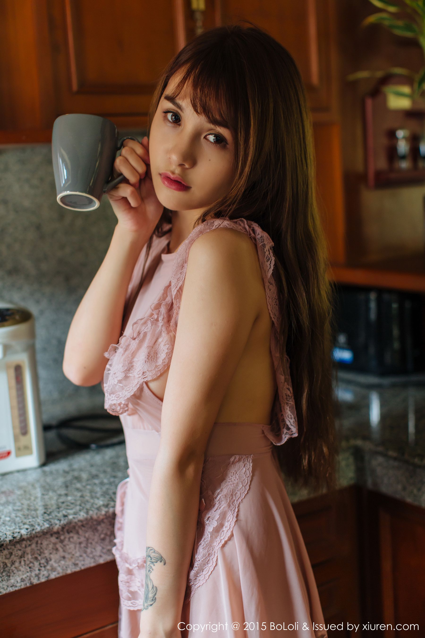夏美酱《普吉岛旅拍》性感厨娘+海边水手装  Vol.077 写真集-图1