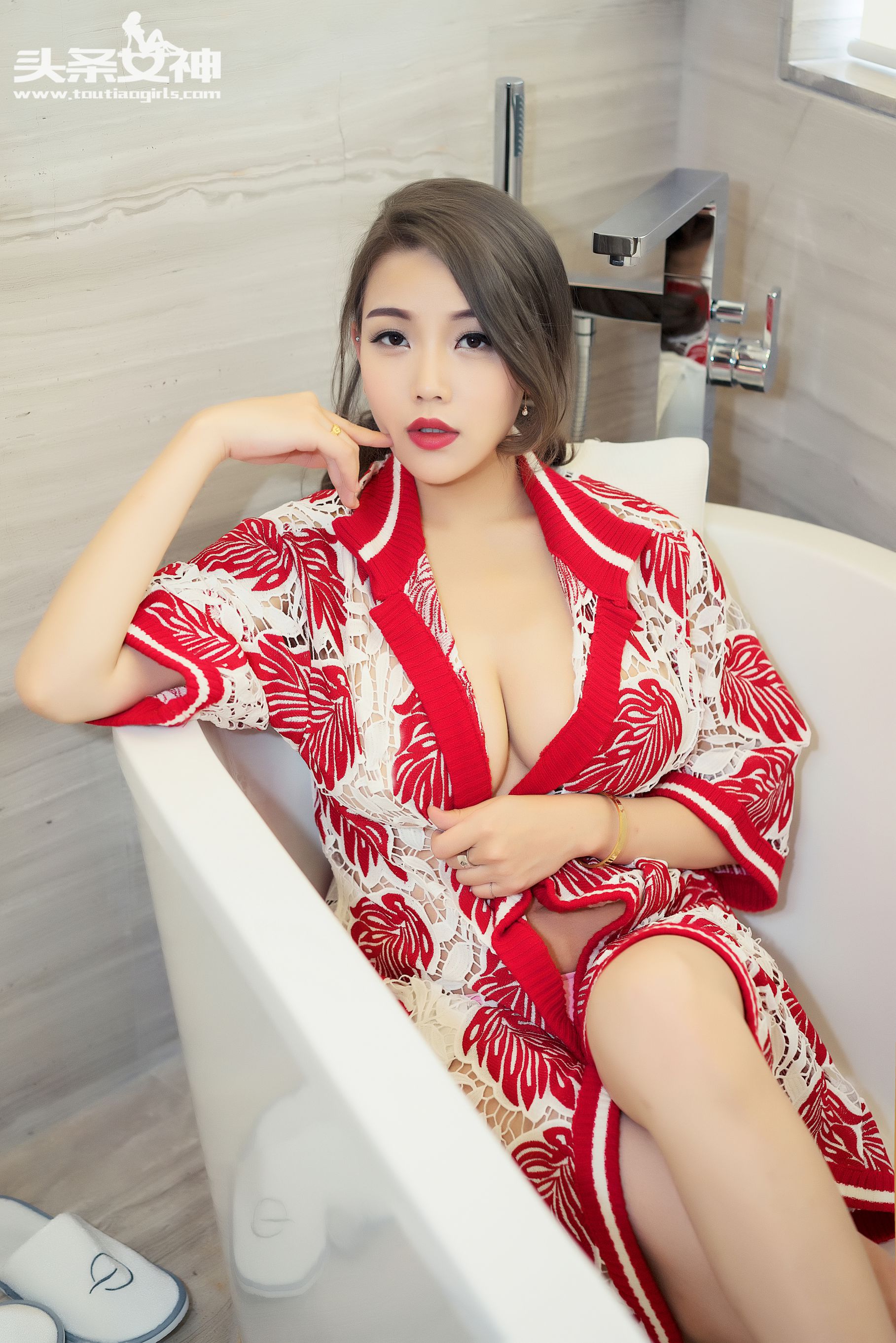 阳阳/大阳《性感巨乳女帝》-图19