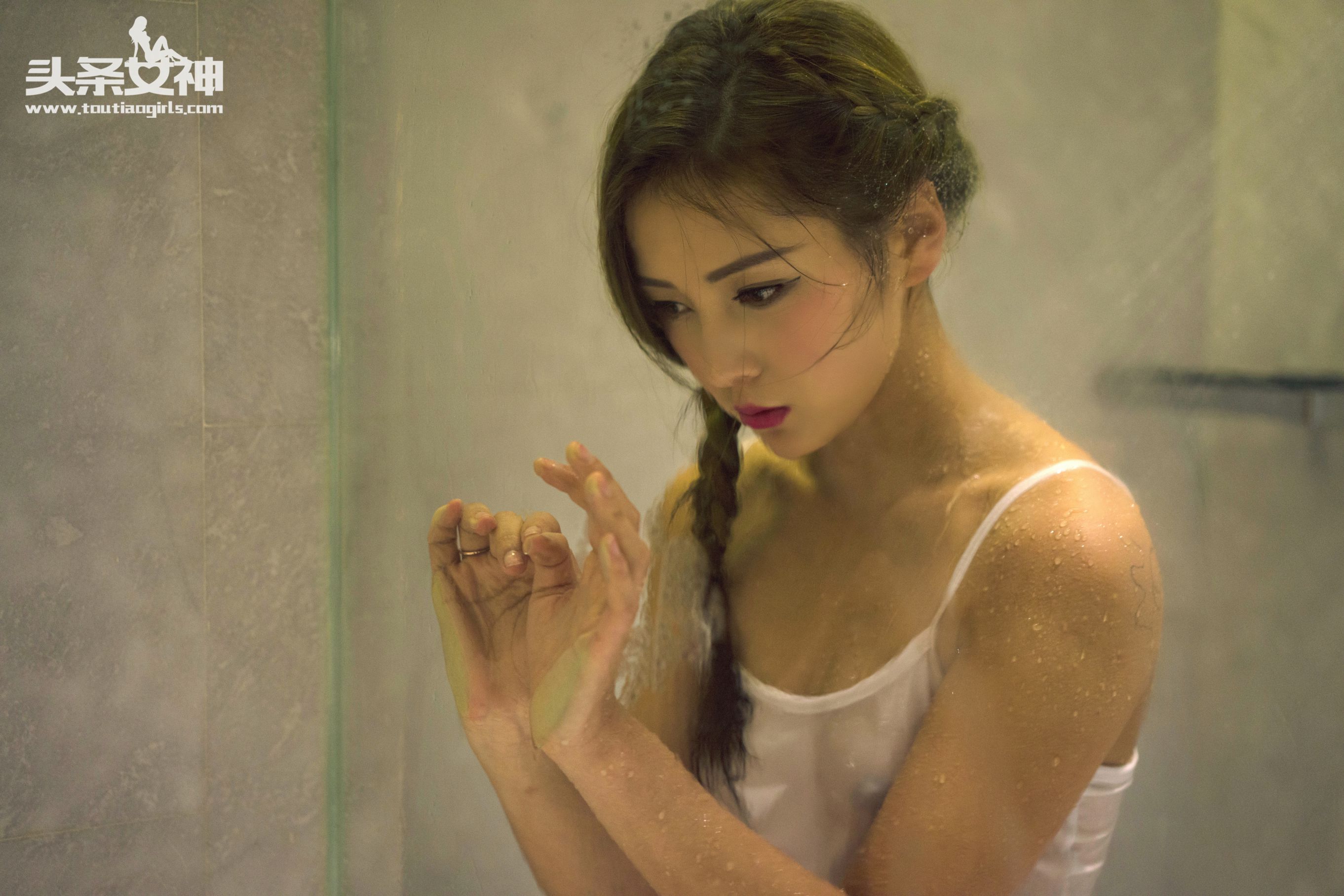 朵朵《凤凰涅槃的叛逆美少女》-图17