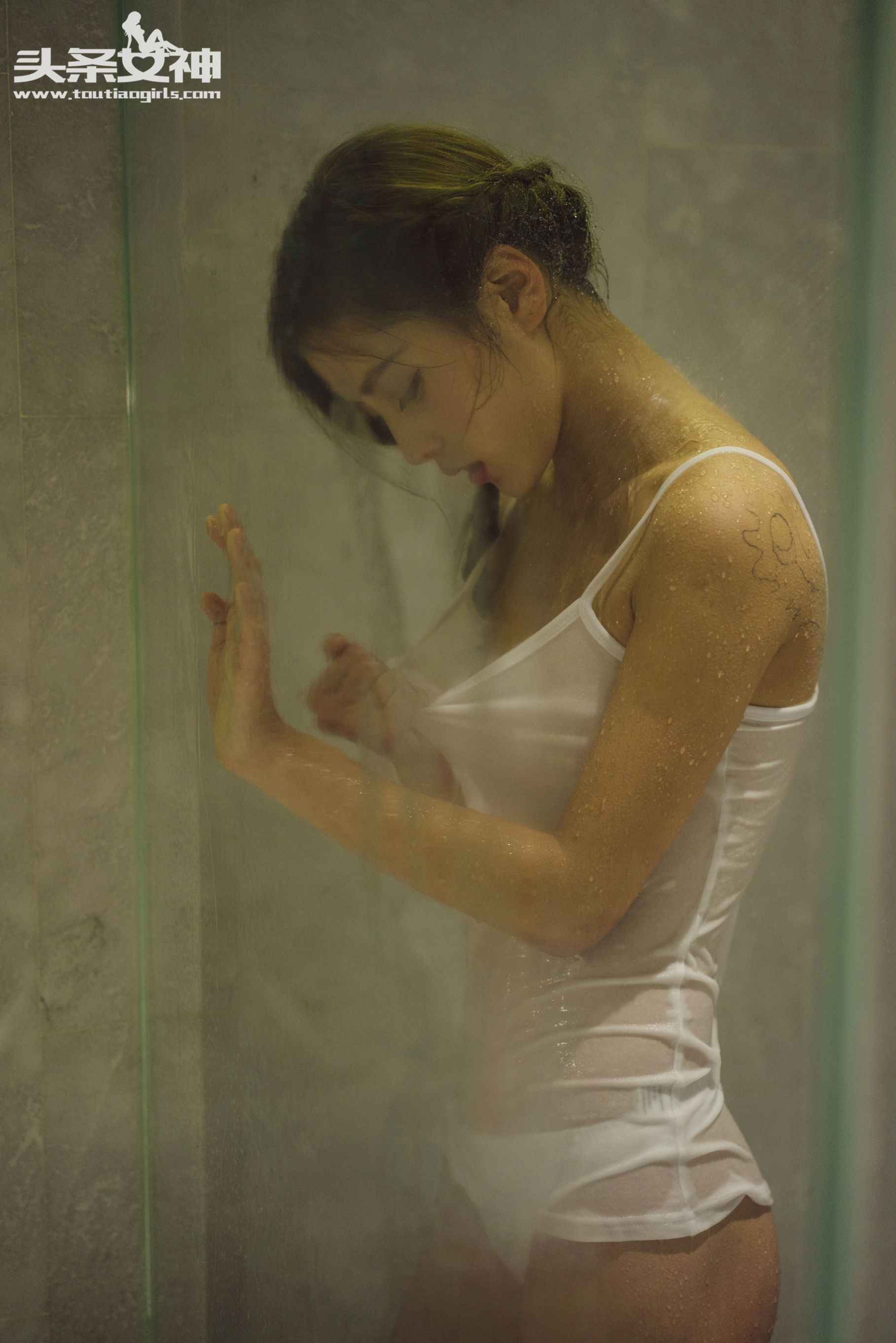 朵朵《凤凰涅槃的叛逆美少女》-图18