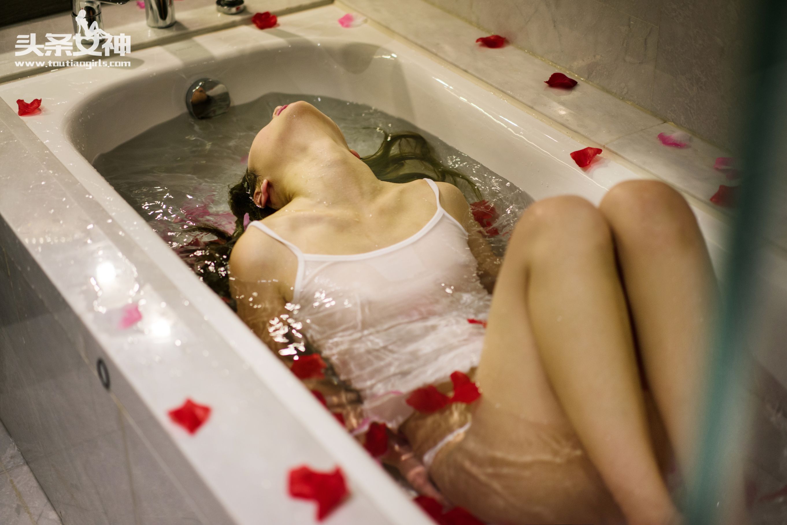 朵朵《凤凰涅槃的叛逆美少女》-图35