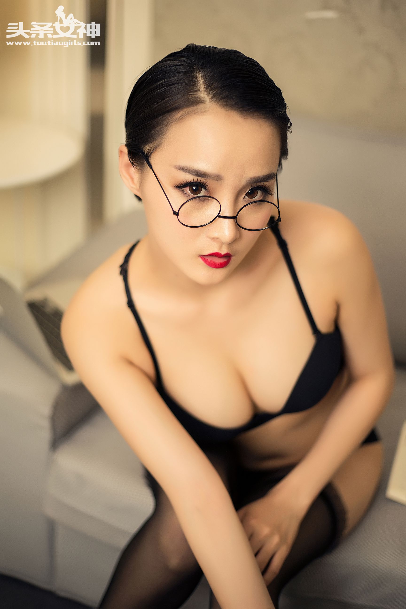 周夕爱《您DE黑丝小秘书》-图2