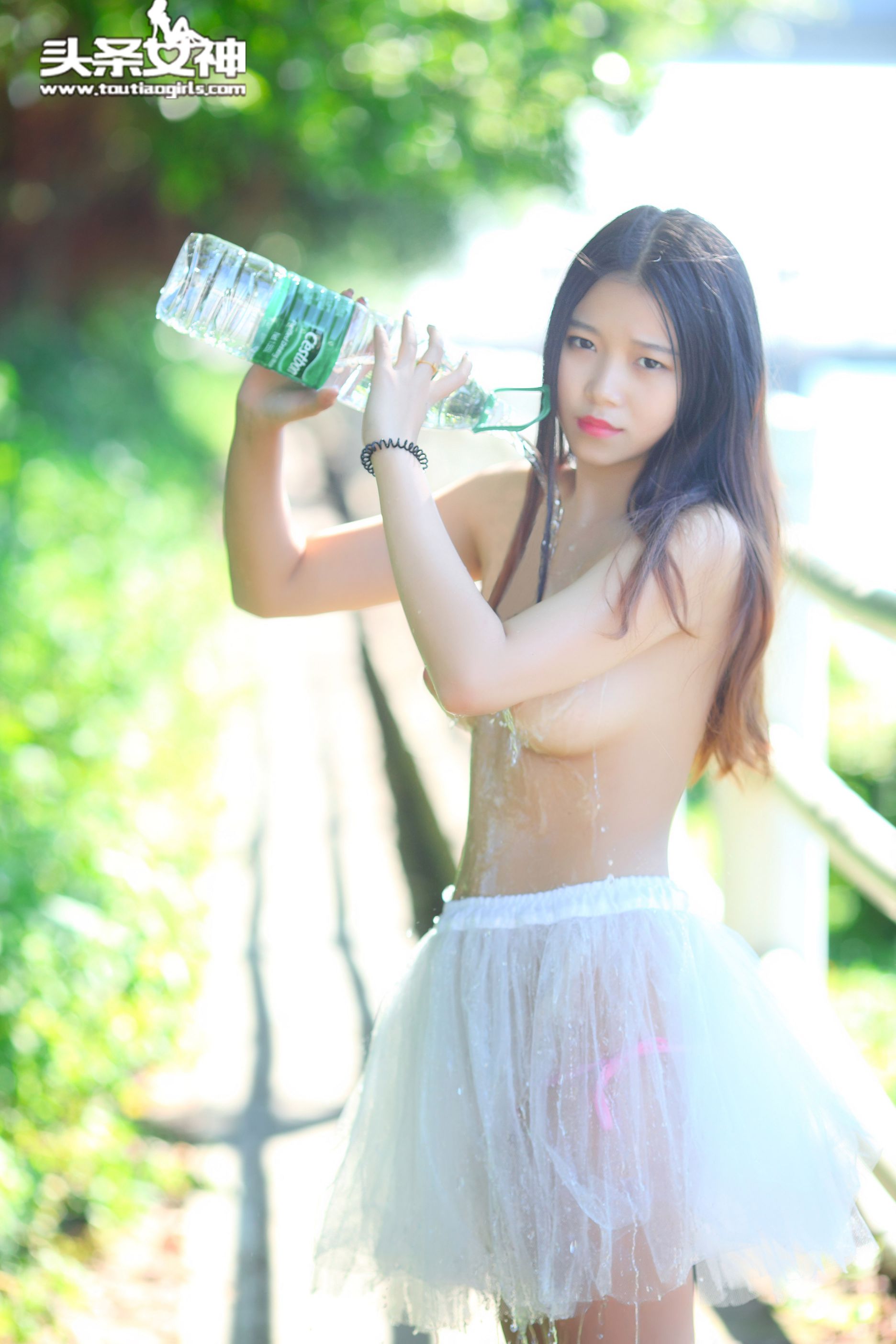 小雨《野外极致露出》-图13
