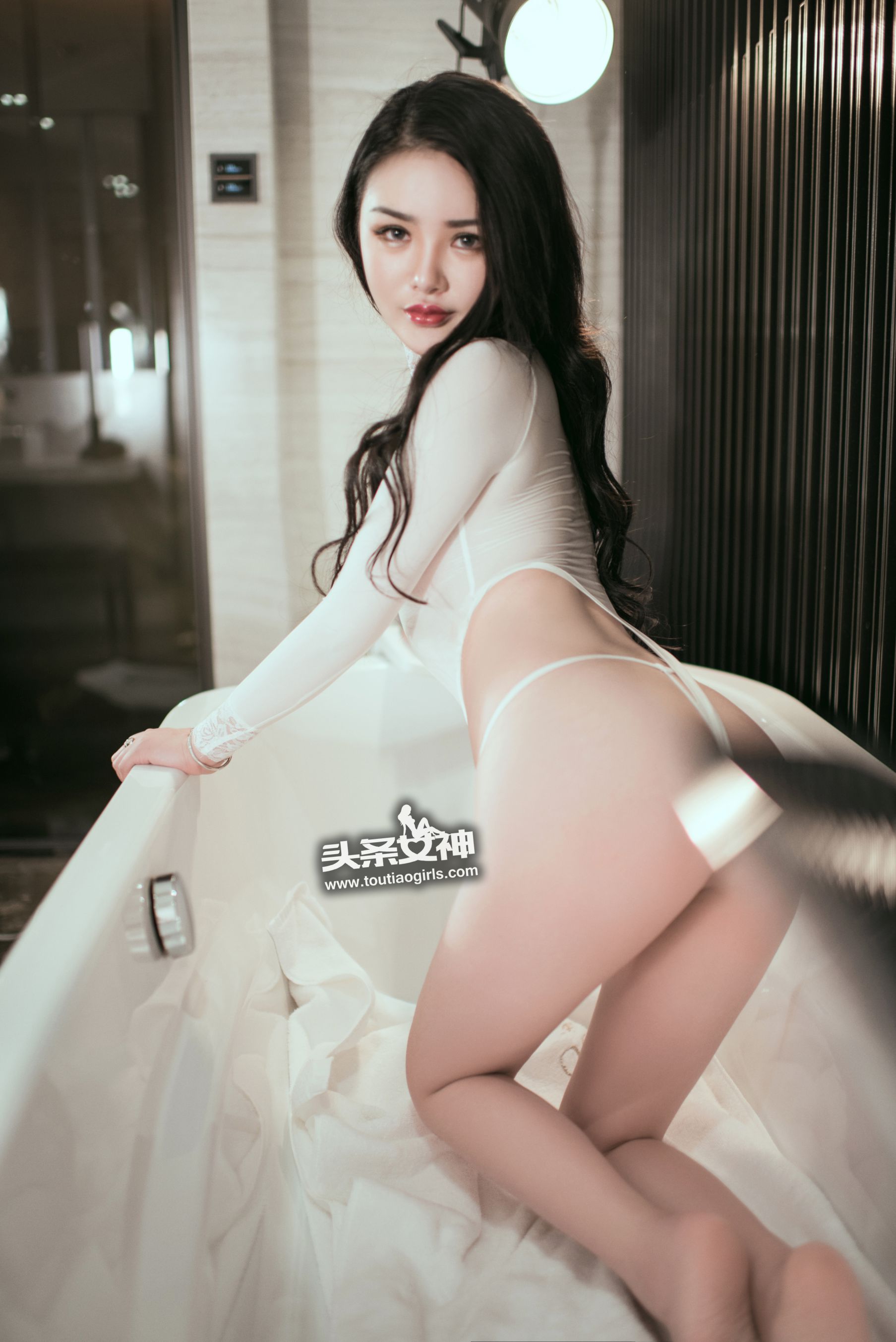 陈宇曦《诱惑巨臀 白色高叉泳衣》-图15
