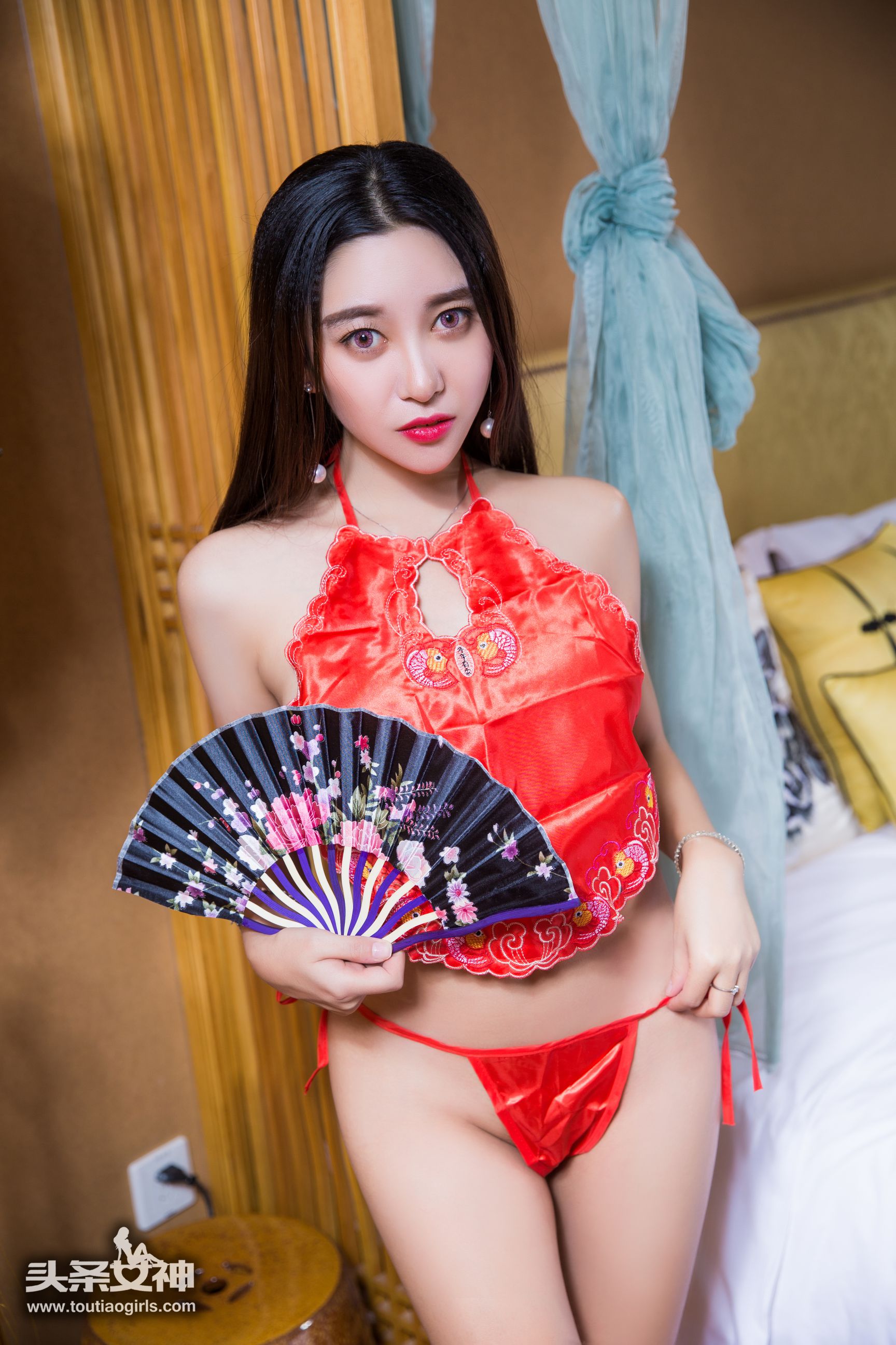 李梓熙《蜜汁痴女 红肚兜》  VIP专享-图0