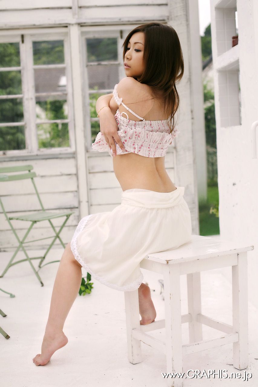 Ayumi Kobayashi 小林爱弓  First Gravure 初脱ぎ娘-图9