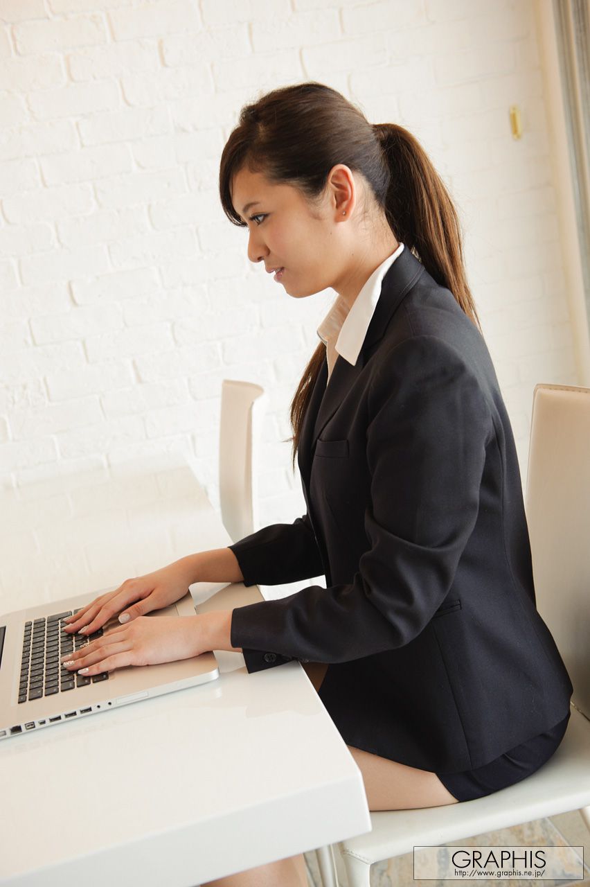 Yui Kasuga 春日由衣  First Gravure 初脱ぎ娘-图1