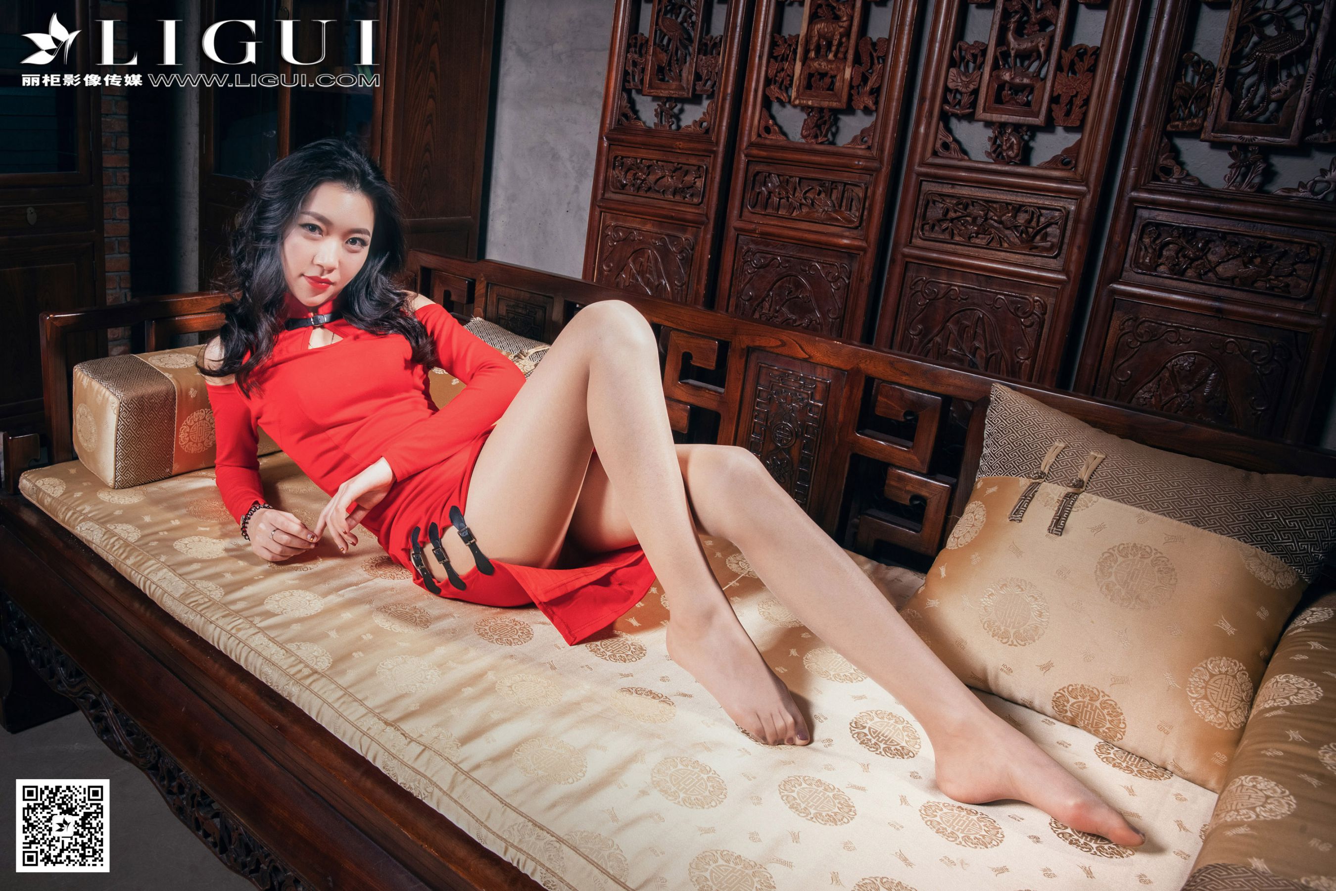 Model 文欣《古典红色旗袍》  丝袜美足-图17