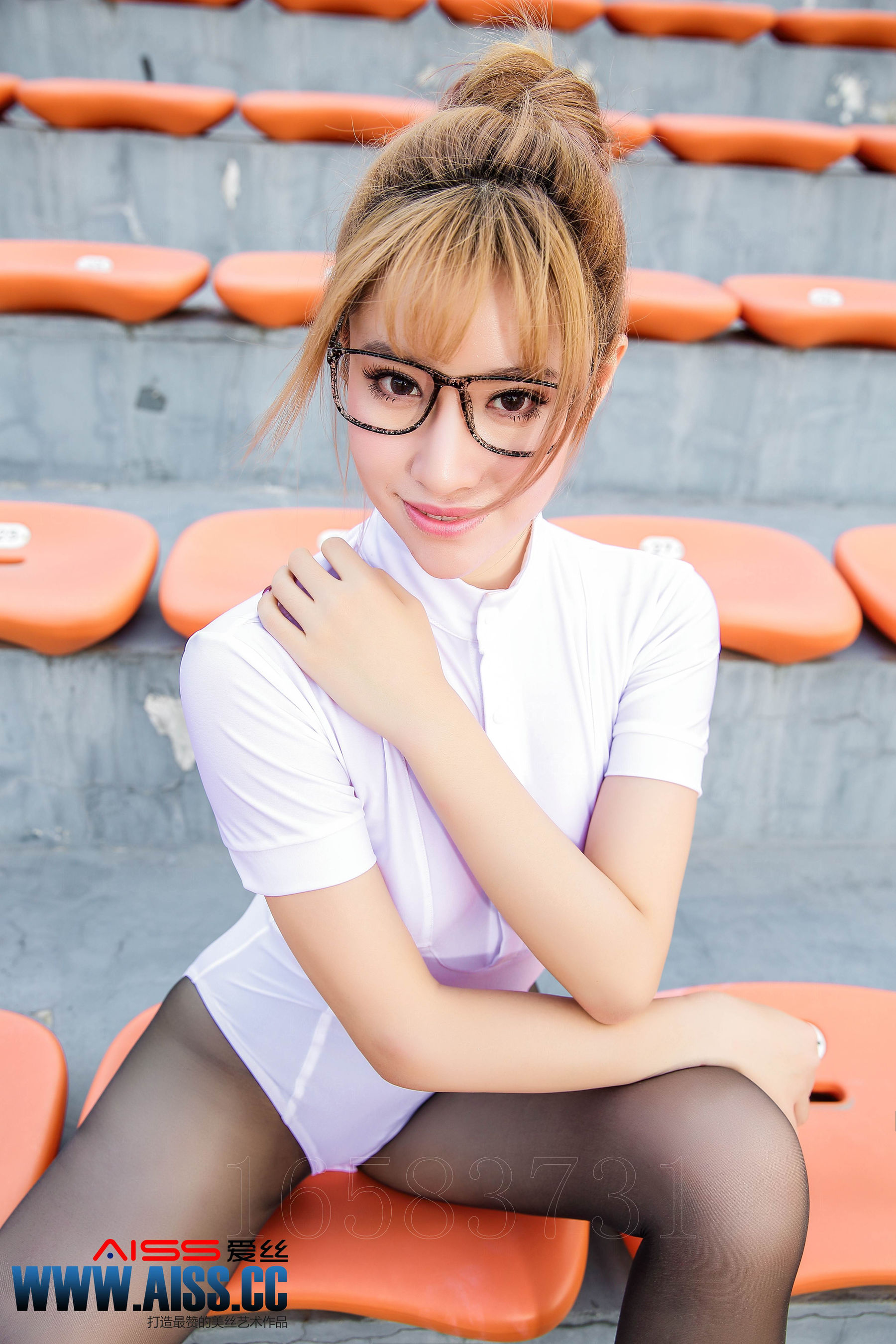 何冉《操場上的直穿少女》  F5026-图64