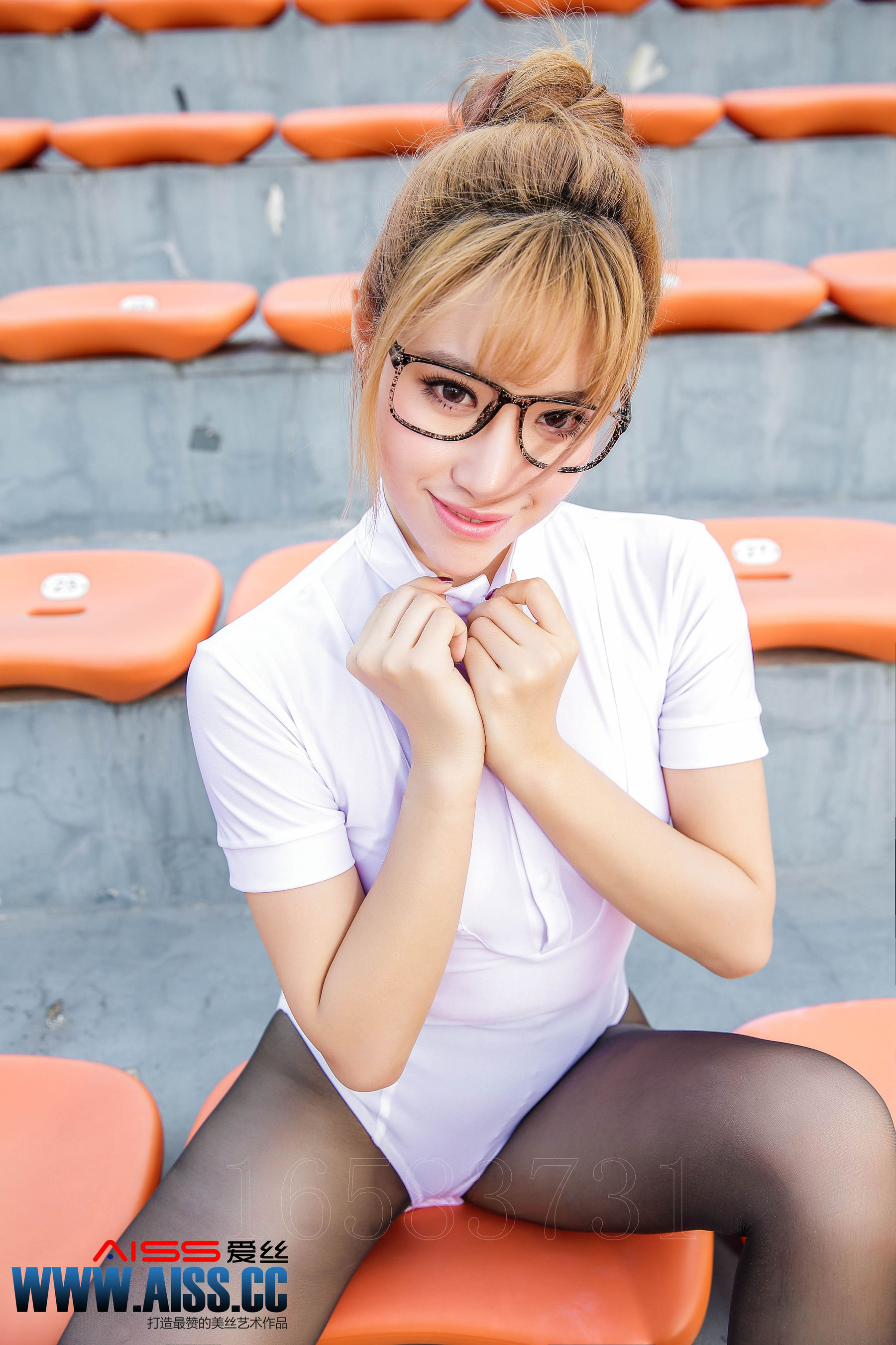 何冉《操場上的直穿少女》  F5026-图85
