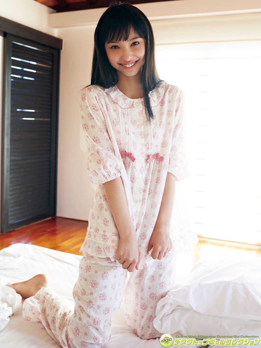 鹤卷星奈《爽やか笑顔とスレンダーボディで大人気！！》-图0