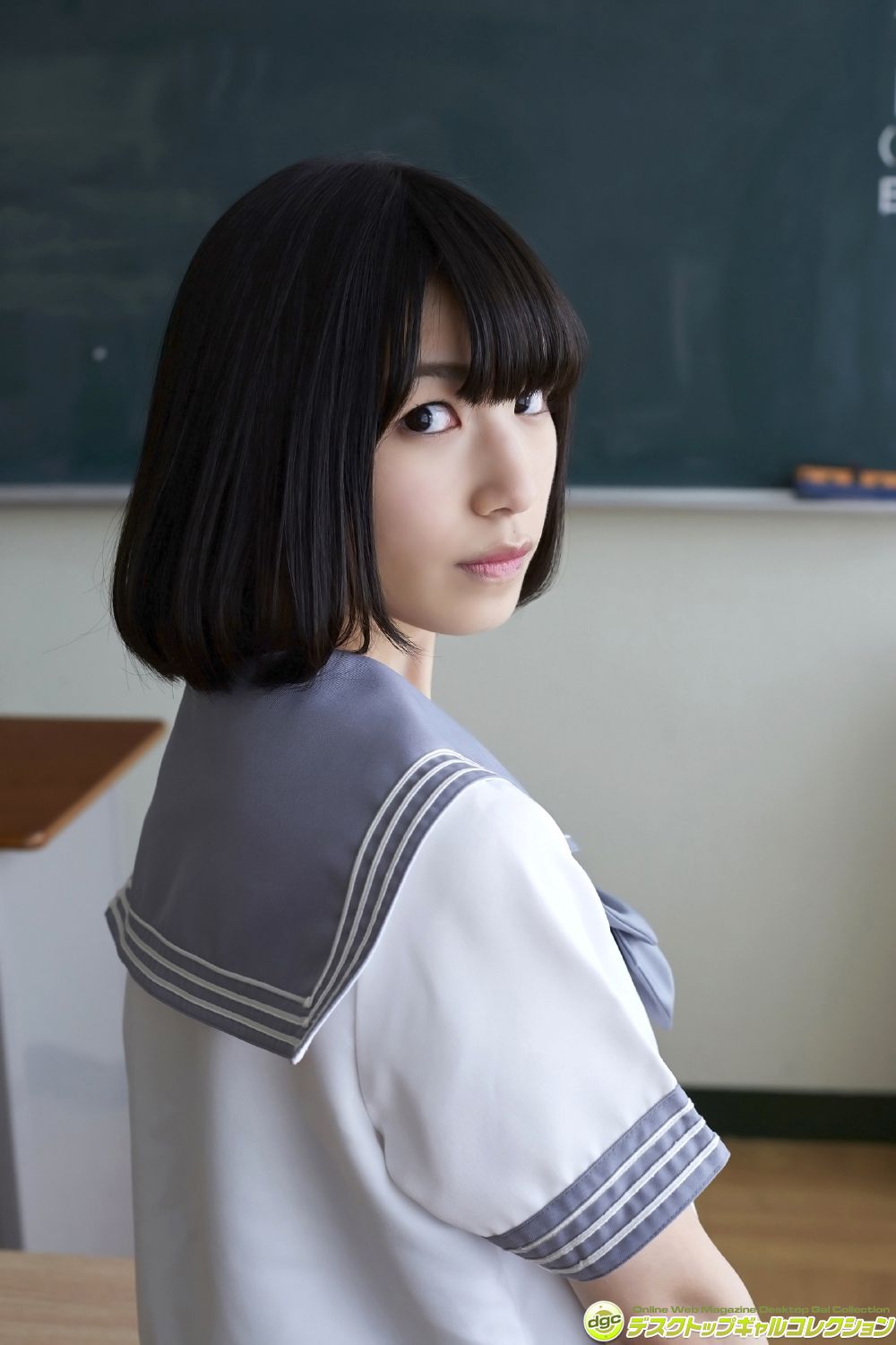 村上りいな《グミとアイドル大好きな美少女の制服物語！》-图9