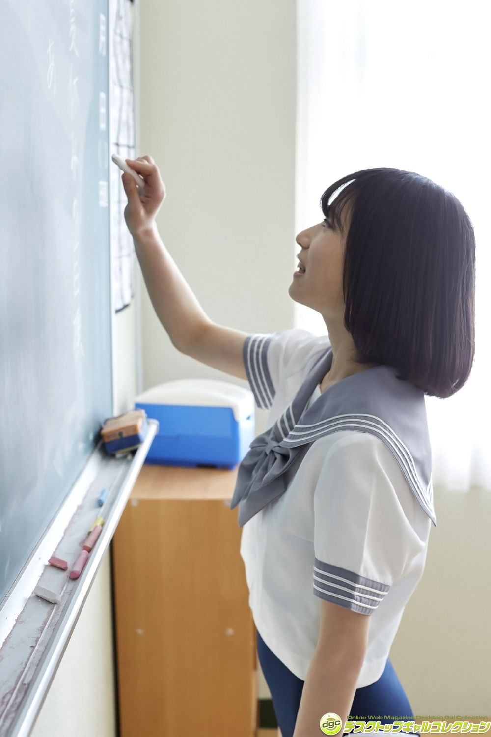 村上りいな《グミとアイドル大好きな美少女の制服物語！》-图12