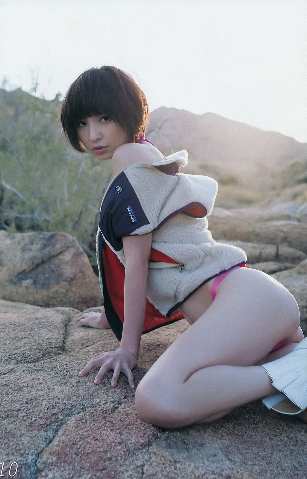 篠田麻里子《YJ完全独占！　1冊丸ごとALL篠田麻里子 in L.A.!!》  2015年No.04-05 写真杂志-图18