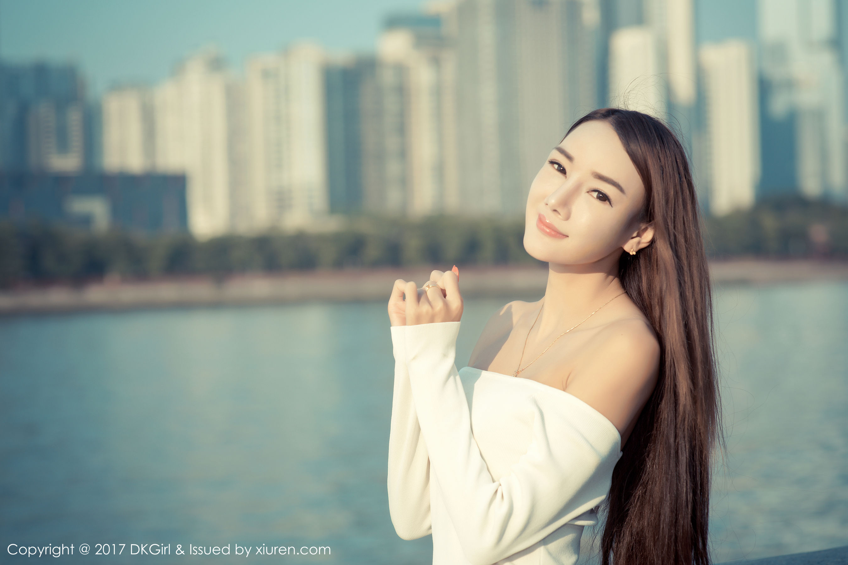 婕西儿jessie《浴室比基尼，外景露出和新春主题》  VOL.010-图15
