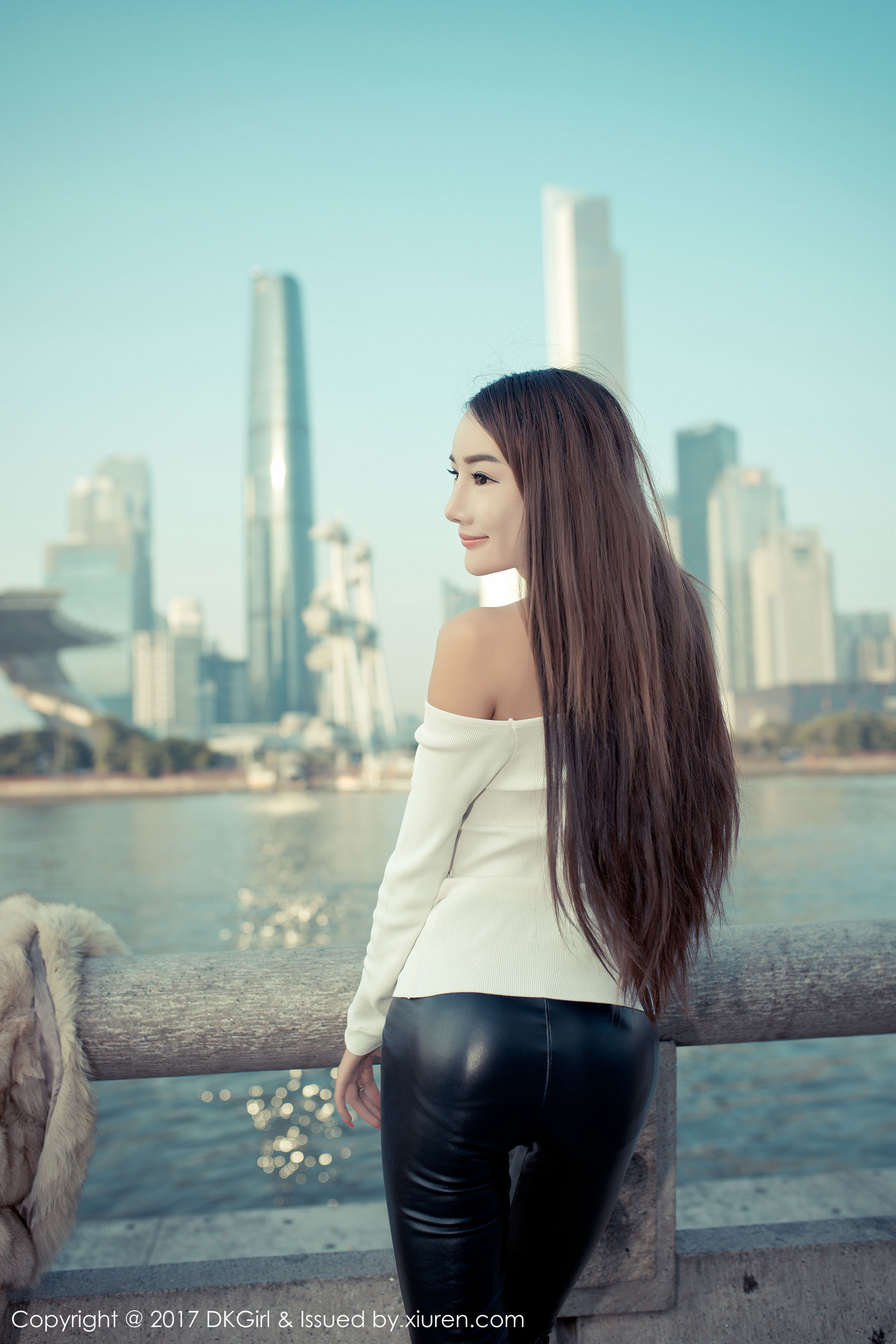 婕西儿jessie《浴室比基尼，外景露出和新春主题》  VOL.010-图21