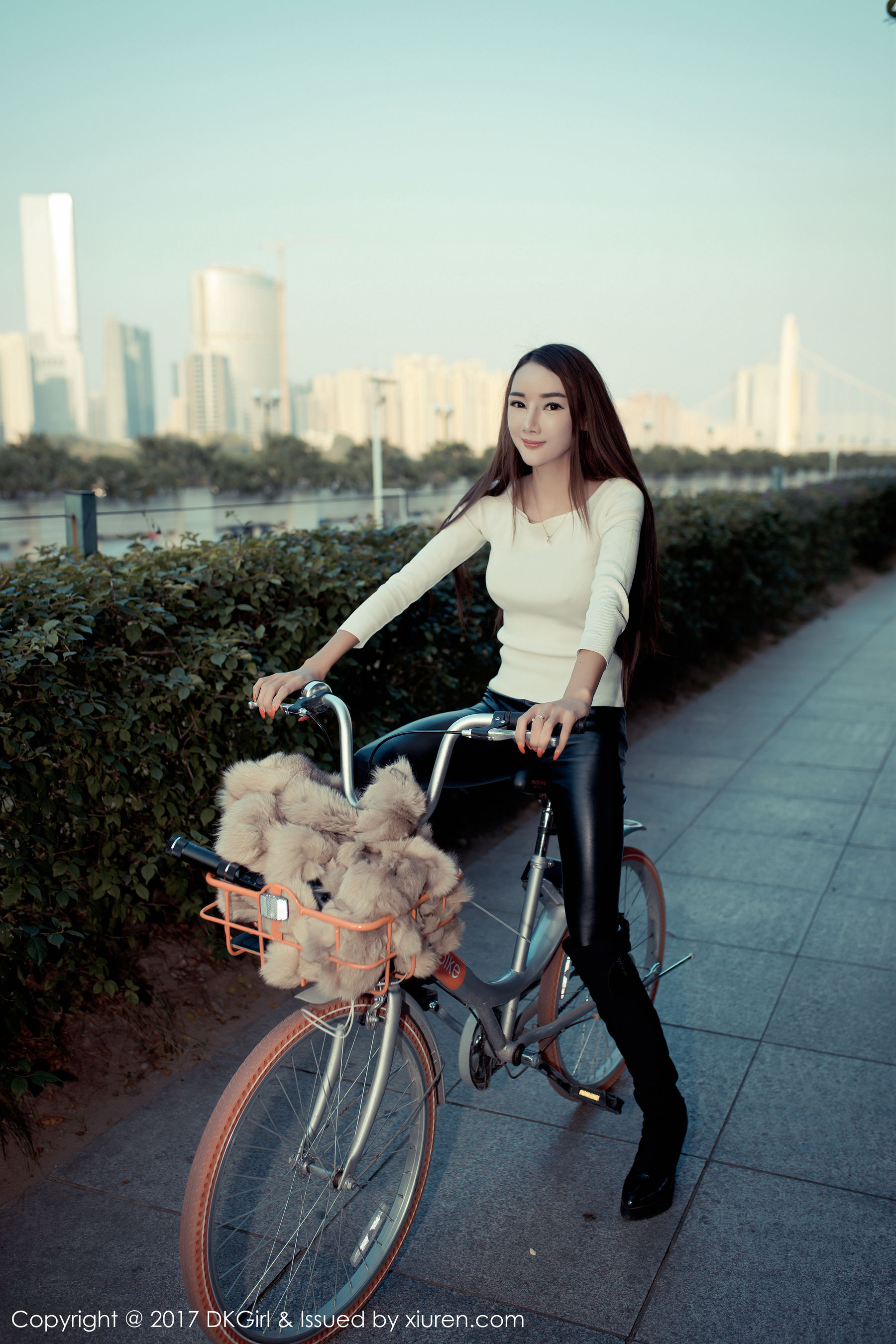 婕西儿jessie《浴室比基尼，外景露出和新春主题》  VOL.010-图24