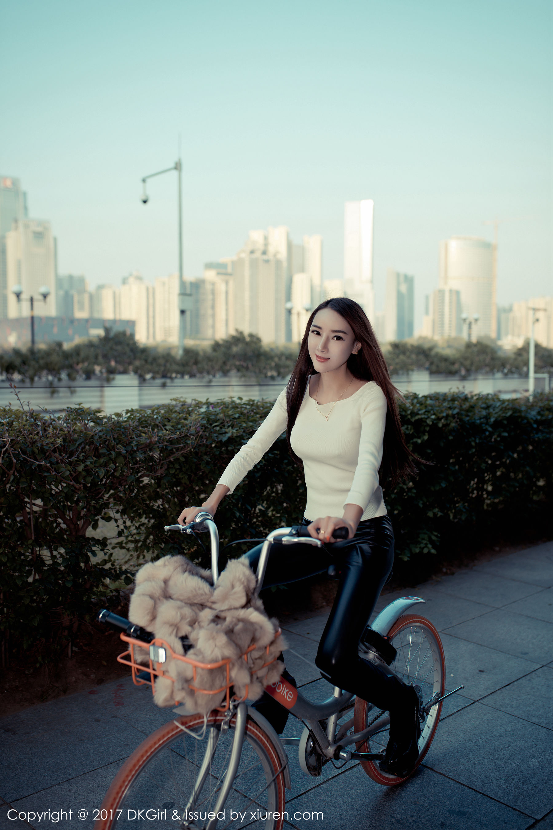 婕西儿jessie《浴室比基尼，外景露出和新春主题》  VOL.010-图25