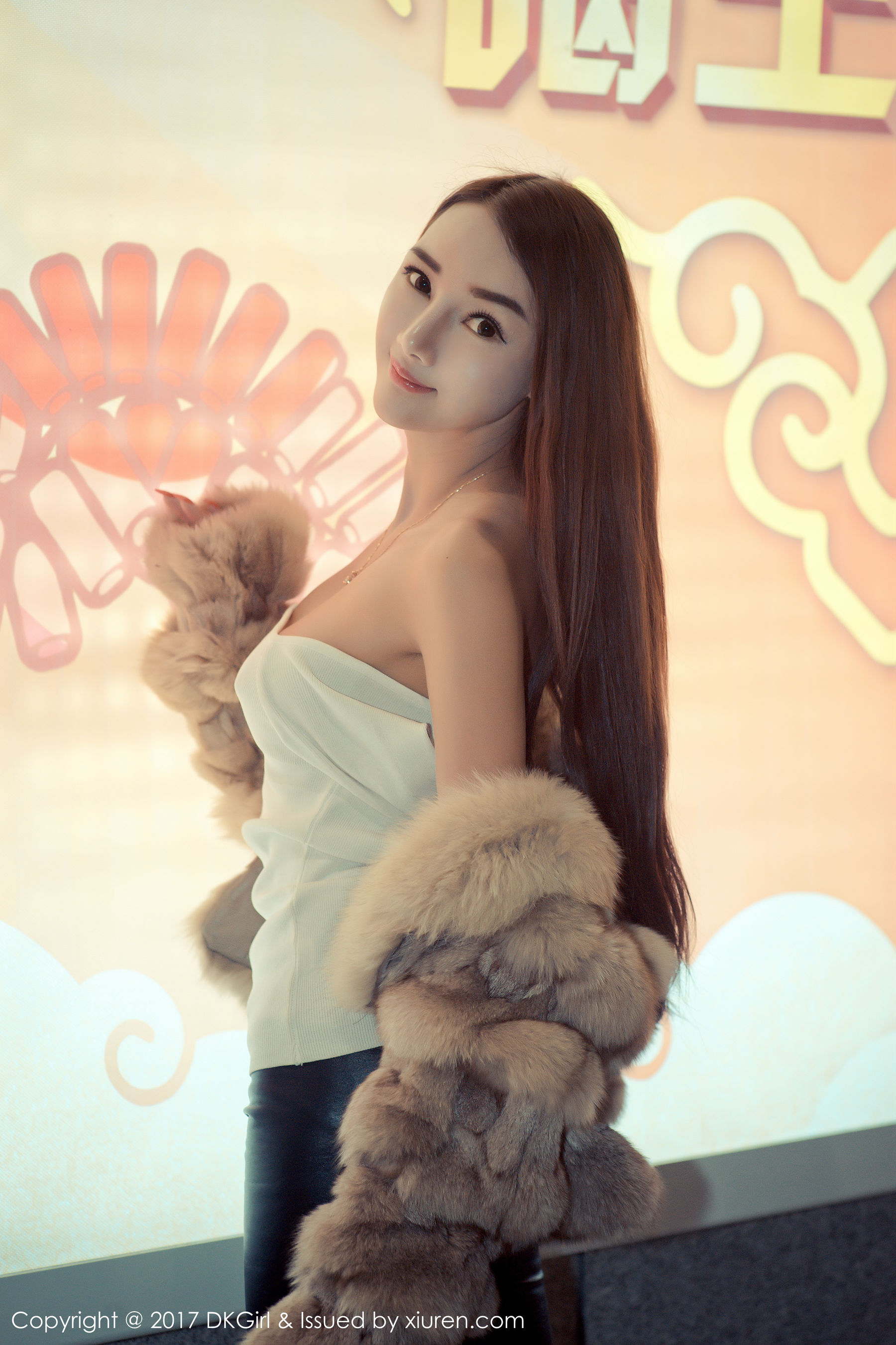 婕西儿jessie《浴室比基尼，外景露出和新春主题》  VOL.010-图31