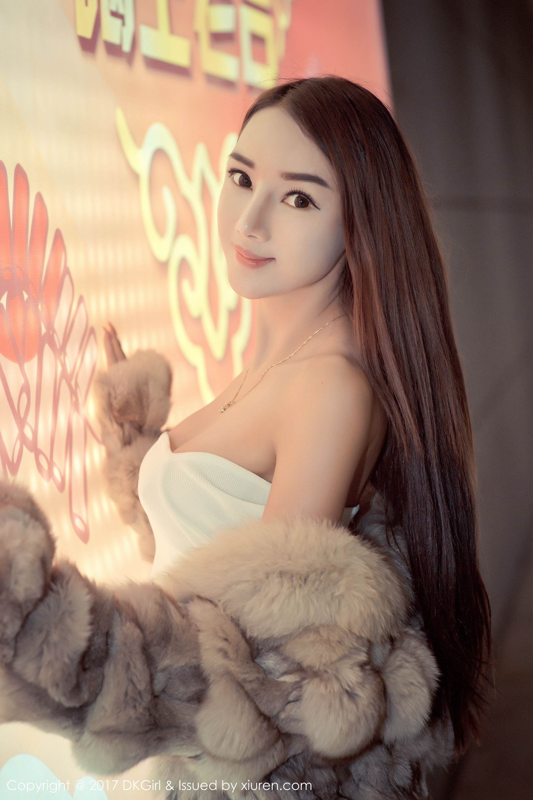 婕西儿jessie《浴室比基尼，外景露出和新春主题》  VOL.010-图32